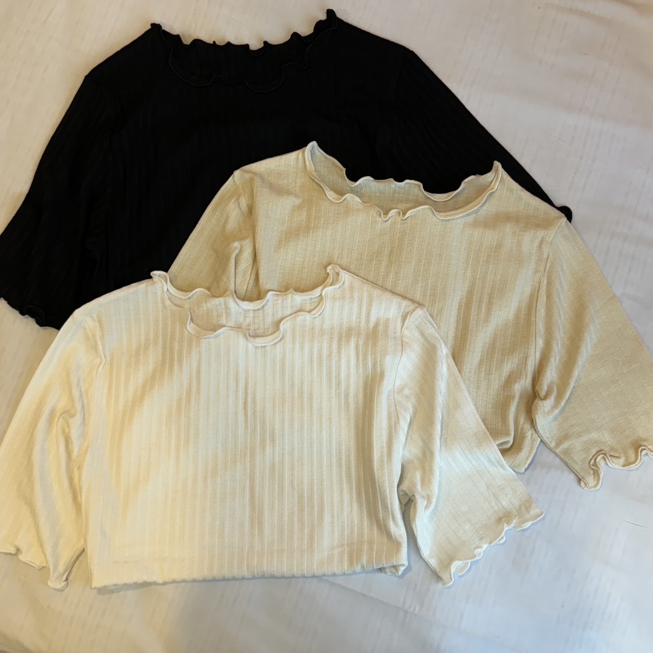 【正韓】波浪邊坑條上衣（現貨）