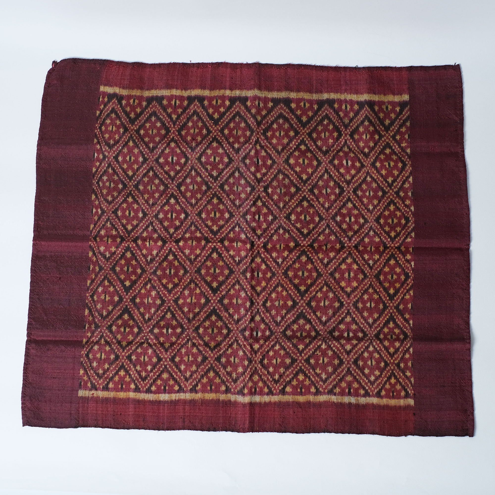 Golden Silk 黃金蠶絲｜IKAT伊卡綁染方巾｜ 柬埔寨