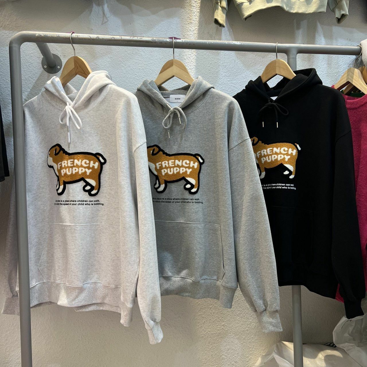 狗仔圖案英文字連帽衛衣 BARON-105T