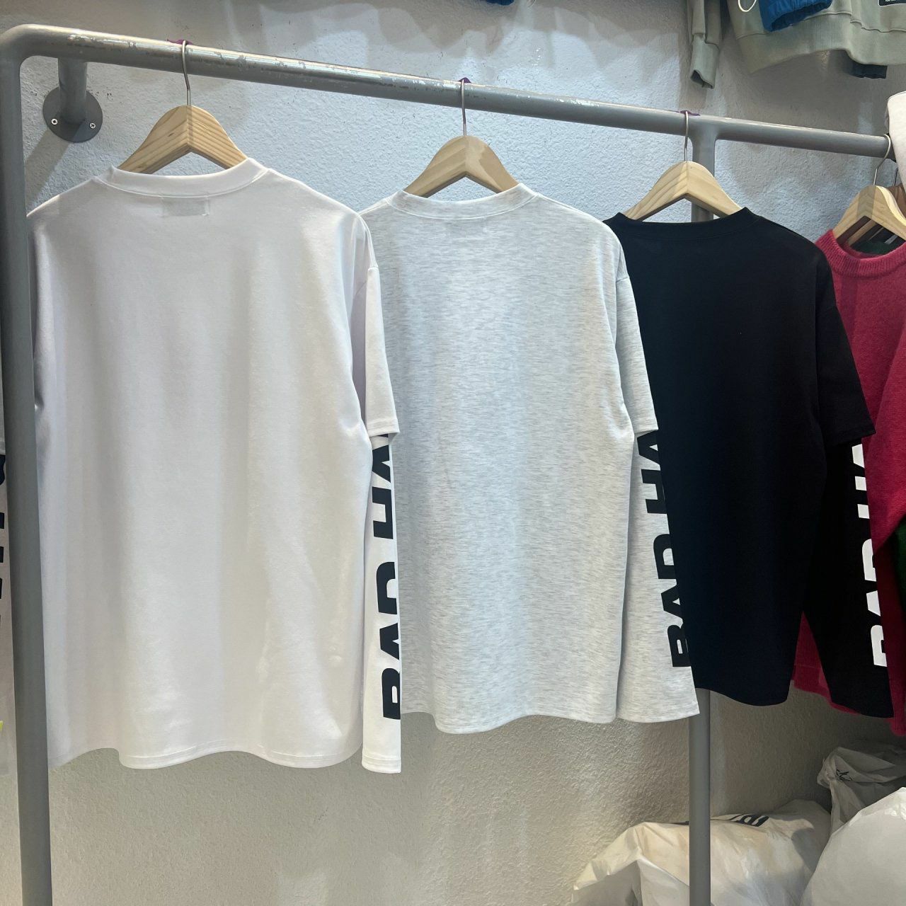 假兩件英文字圖案長袖衫 BARON-107T