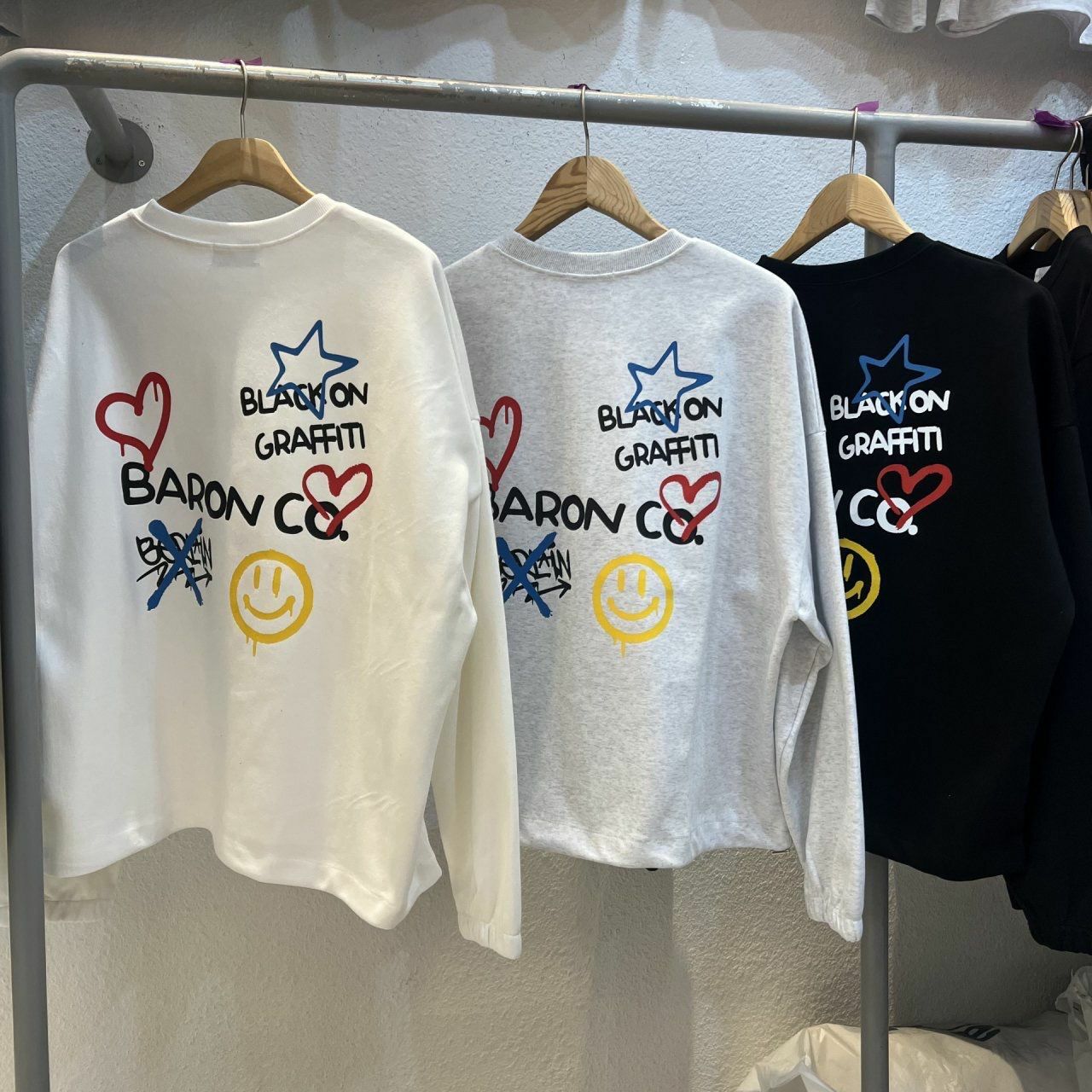 哈哈笑圖案英文字可束腳衛衣 BARON-114T