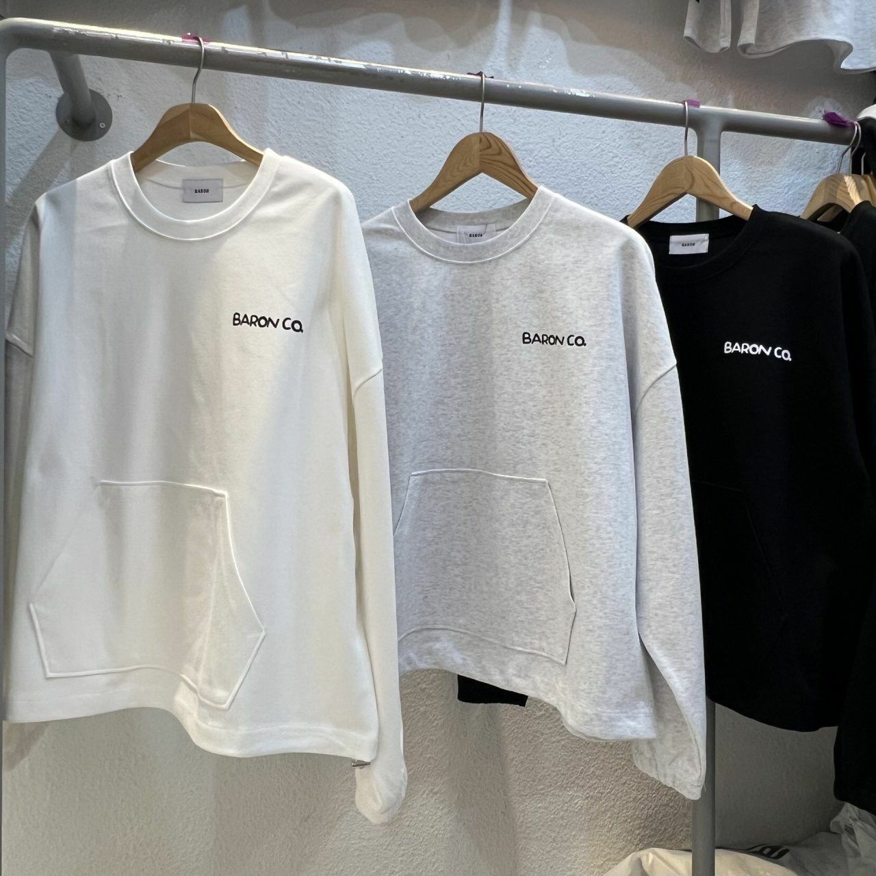 哈哈笑圖案英文字可束腳衛衣 BARON-114T