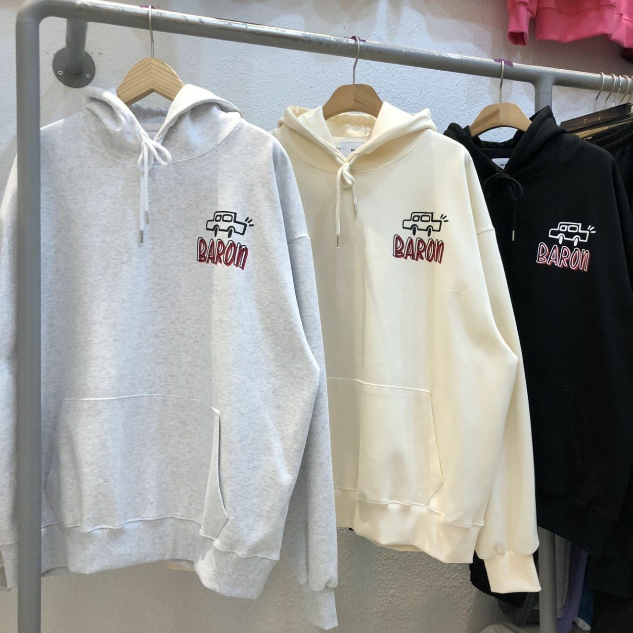 狗仔圖案英文字連帽衛衣 BARON-122T