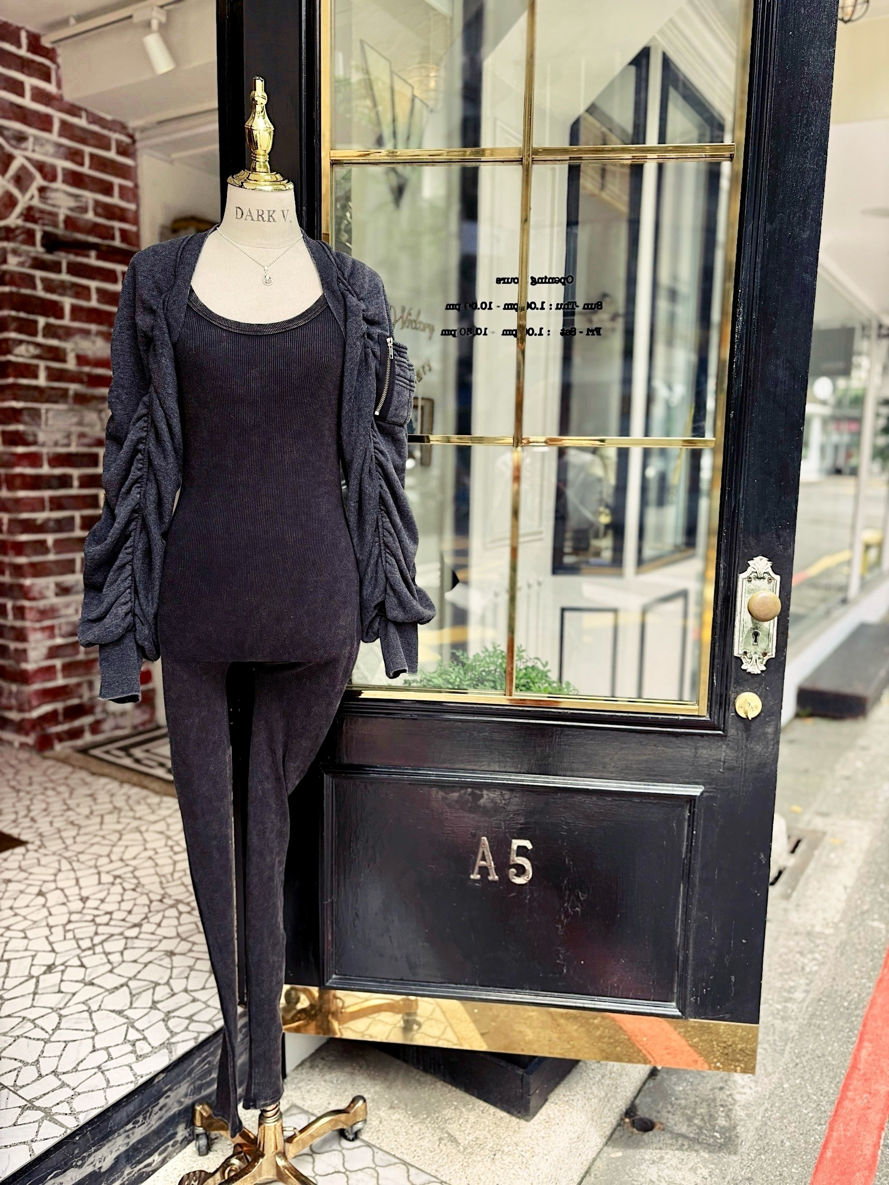 Enthralling Black黑色 羅紋連身長褲+ 泡袖短夾克外套套裝