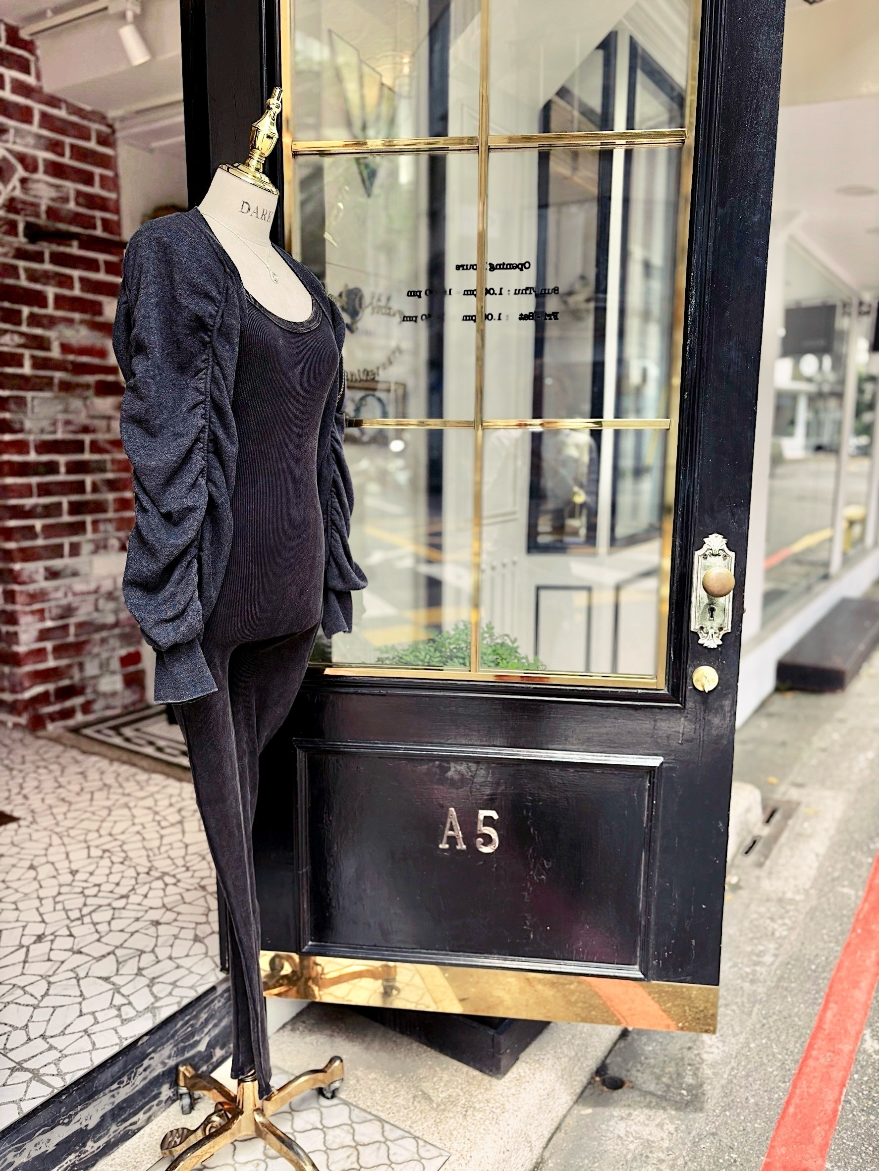 Enthralling Black黑色 羅紋連身長褲+ 泡袖短夾克外套套裝