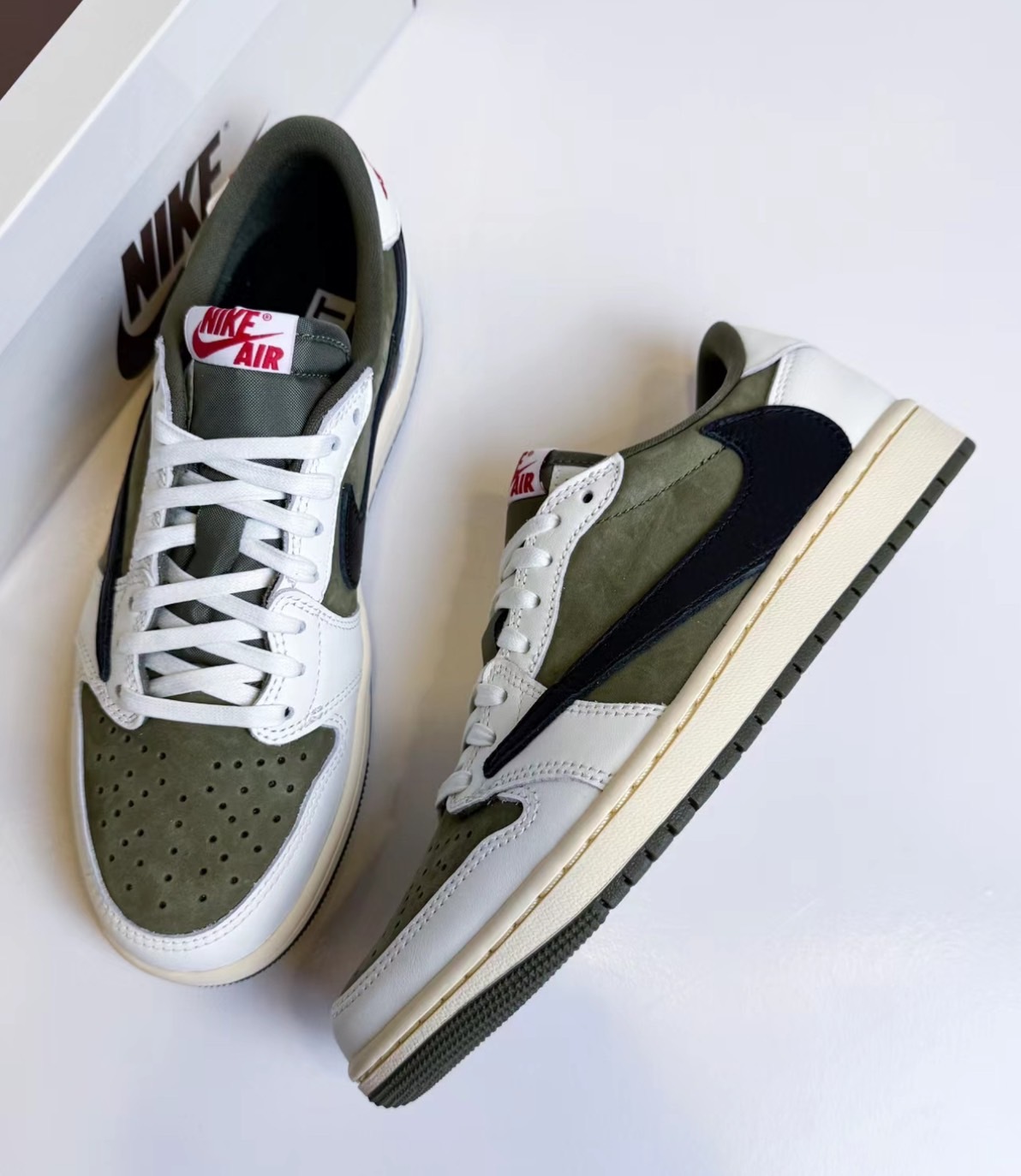 <預購> Travis Scott x Jordan 1 Low 反轉橄欖綠倒勾 (DM7866-200)