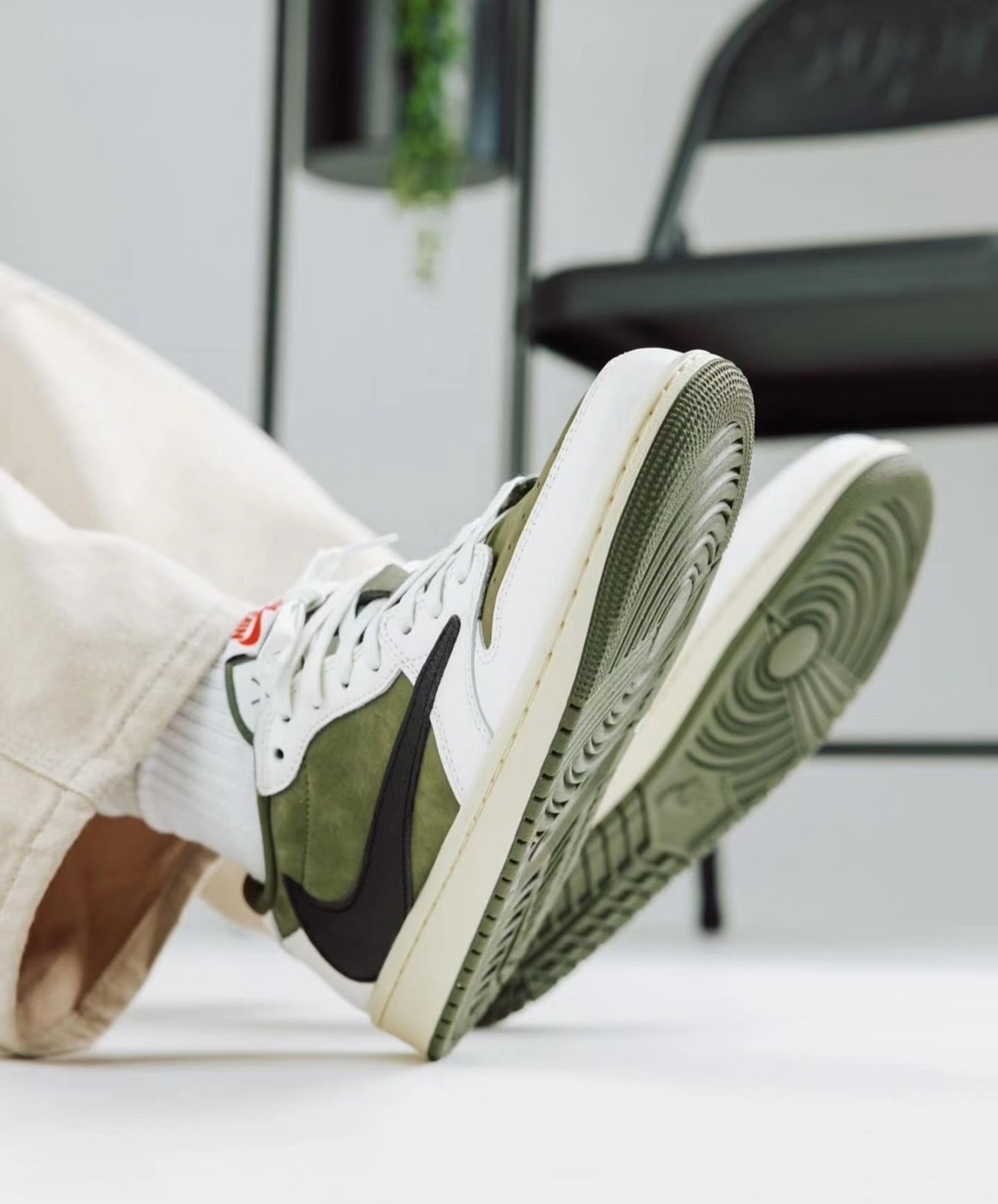 <預購> Travis Scott x Jordan 1 Low 反轉橄欖綠倒勾 (DM7866-200)