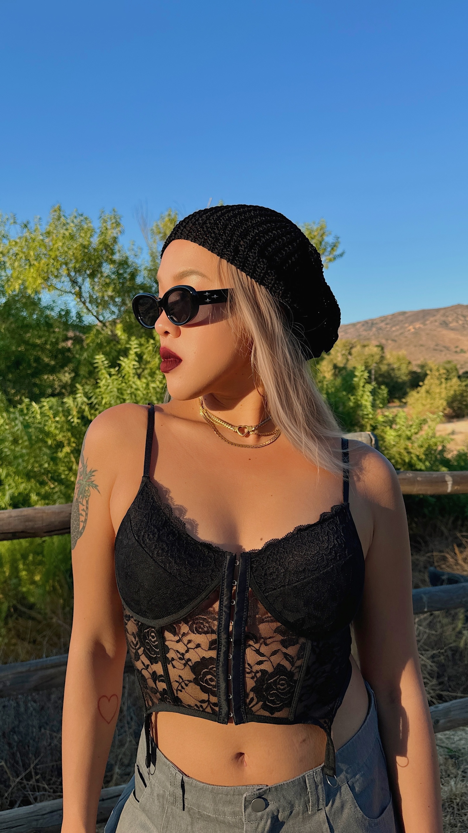 個性鉚釘橢圓墨鏡