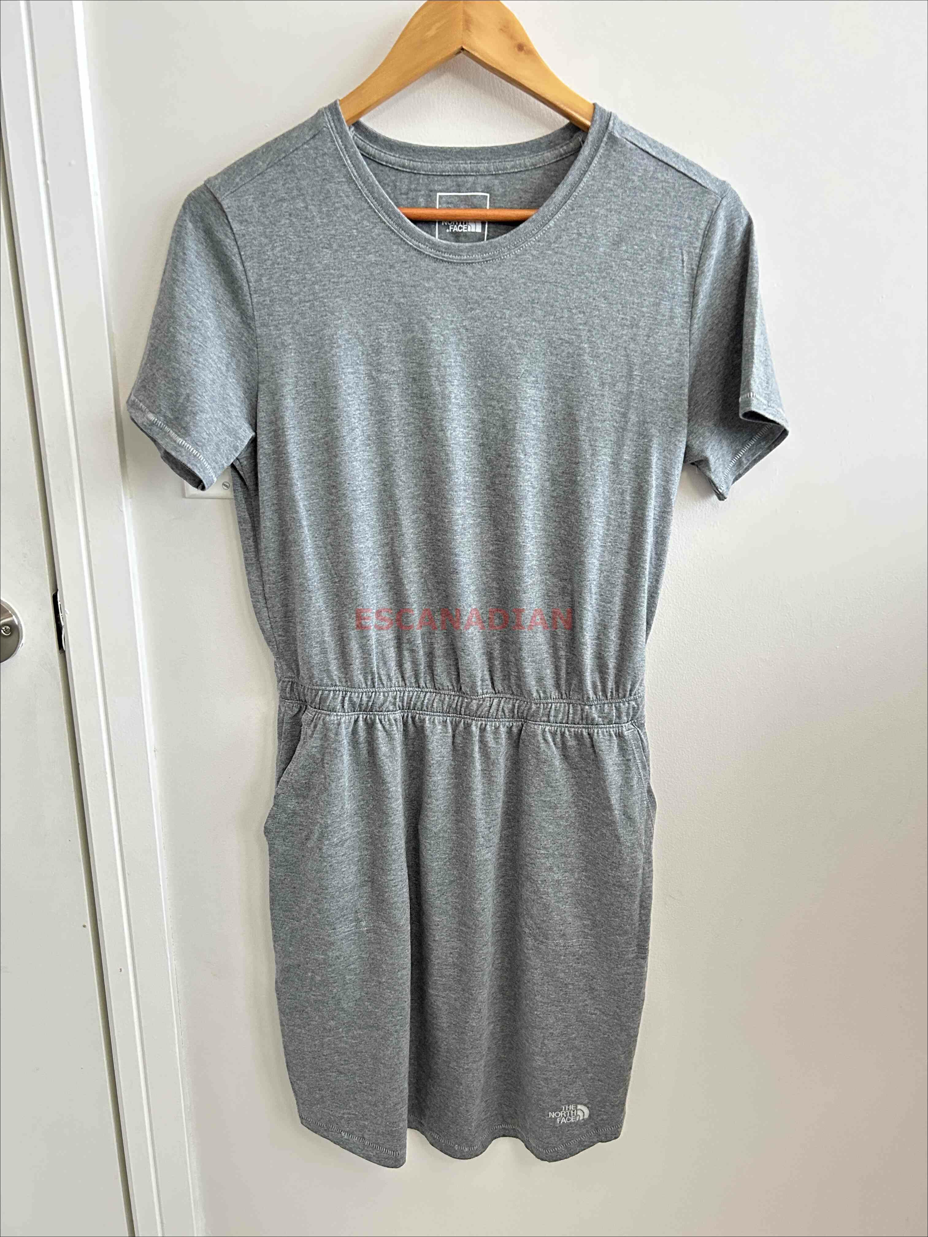 THE NORTH FACE 女大人 刺繡小標 休閒長版洋裝