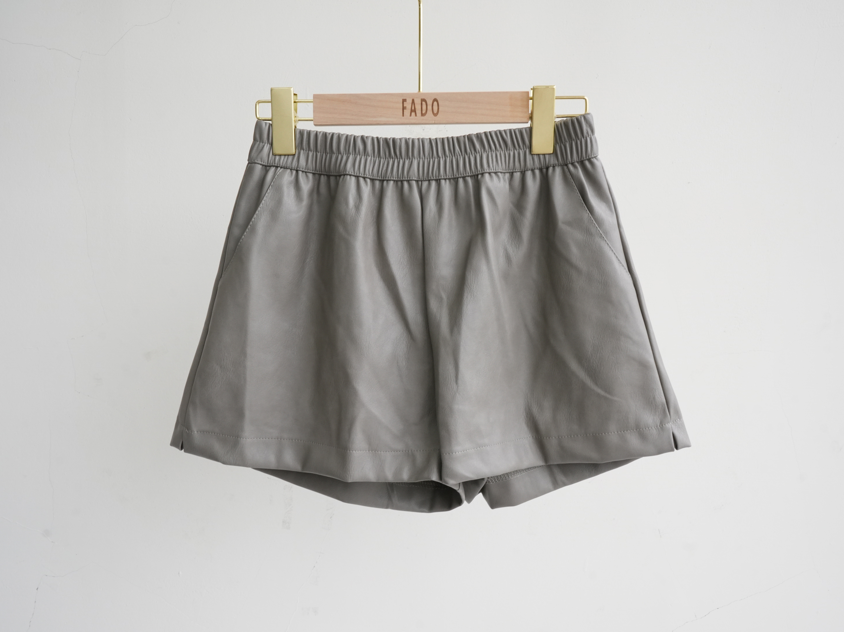 法朵Fado shop｜鬆緊腰短皮褲 ( S-L可穿 ) 2802001 三色