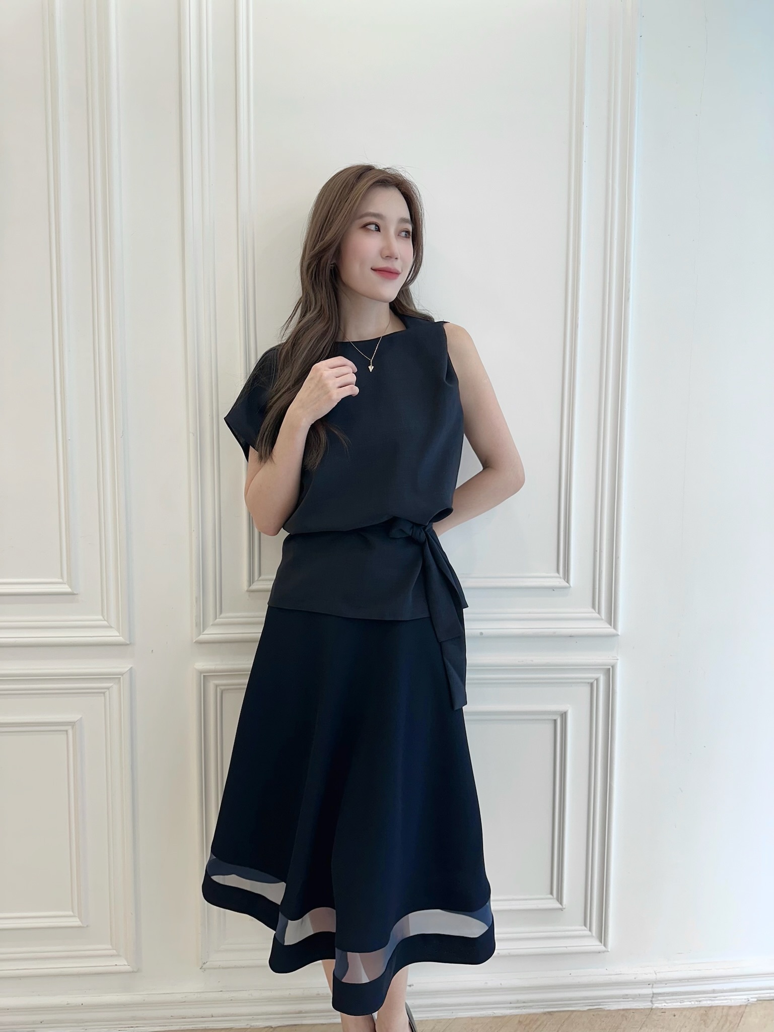 柔美肩扭結側綁帶上衣