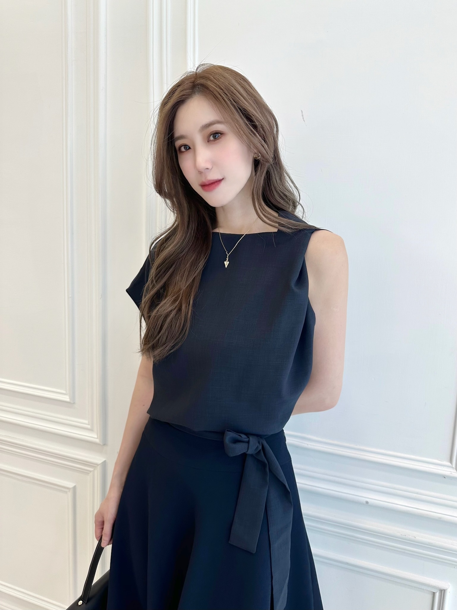 柔美肩扭結側綁帶上衣