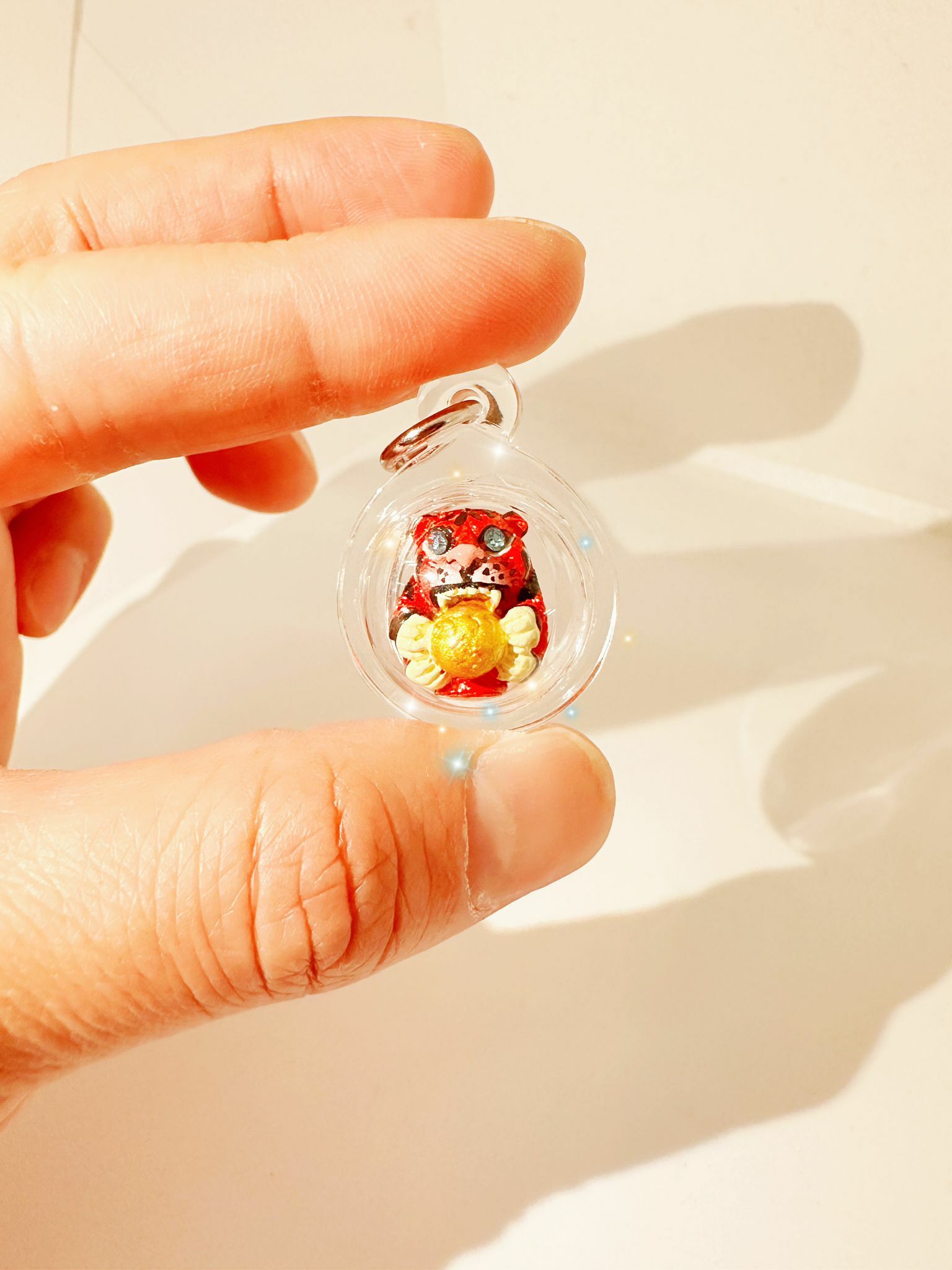 龍婆本廟供請 最著名聖物之一 老虎抱糖紅色 迷你尊 加強版  (不用供俸型)