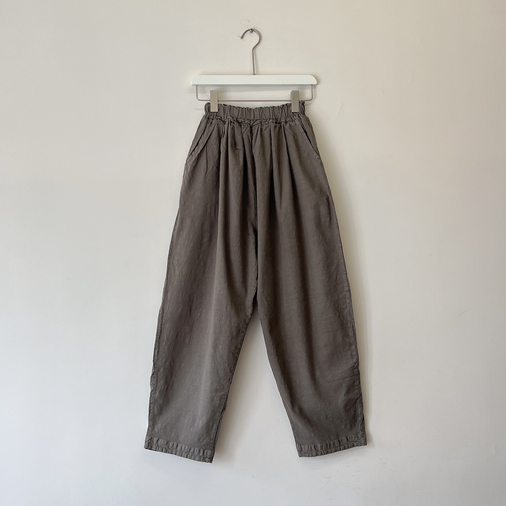 現貨 | 超靚 c u t ! 麻質寬身修腳褲 (兩色入)