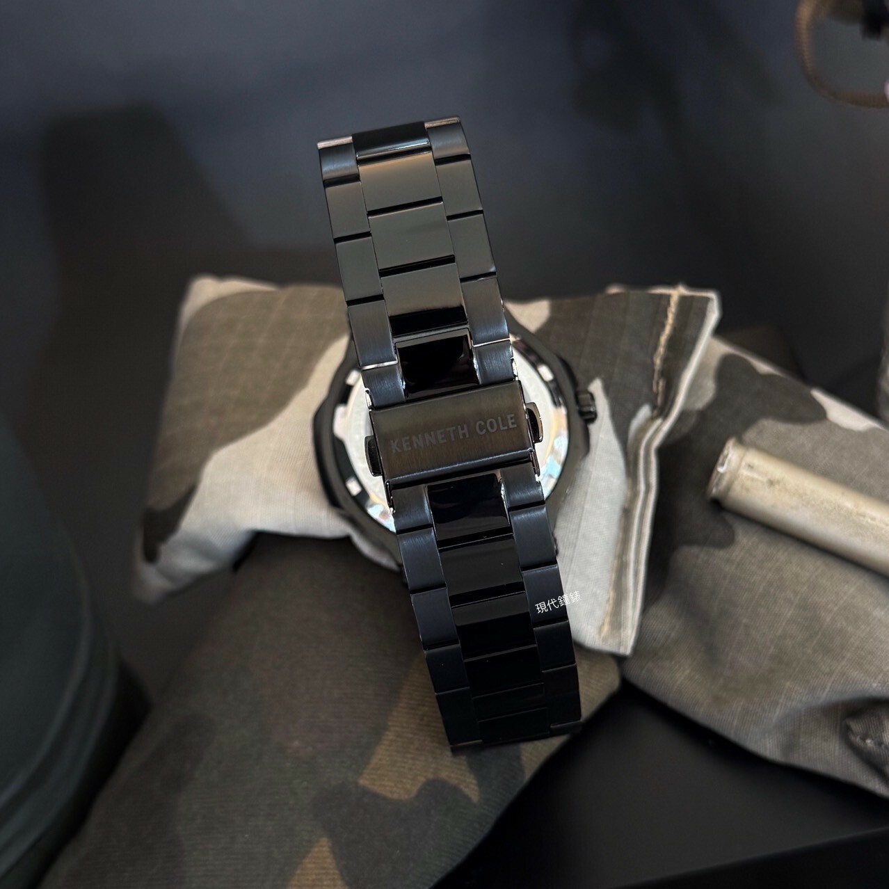 【KENNETH COLE】黑殼黑面鏤空機械腕錶KCWGY0046202 44mm 現代鐘錶