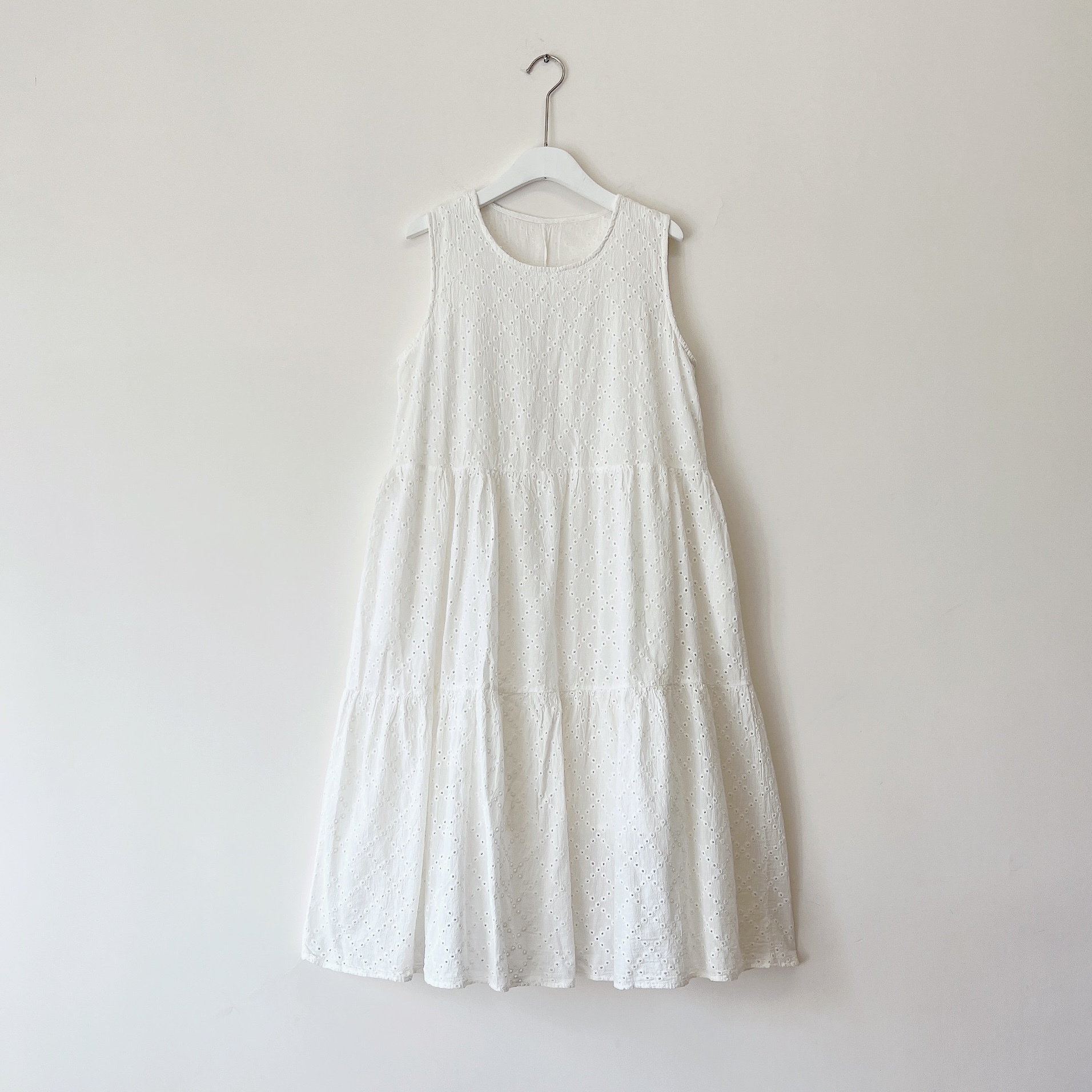 現貨 | 縷空刺繡菱格蛋糕 O P S (兩色入)