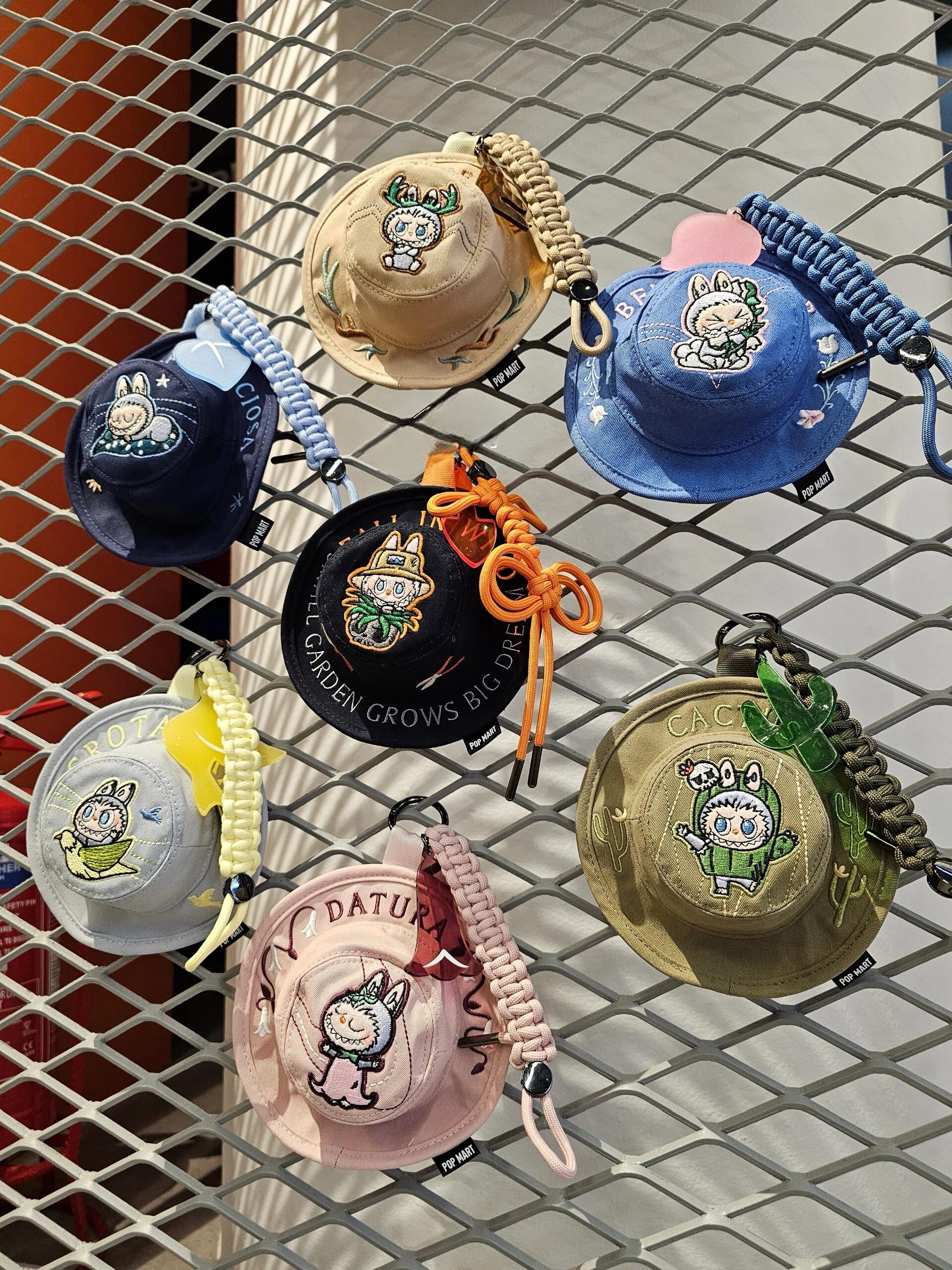 POPMART 泡泡瑪特 The Monsters 春天野在家 漁夫帽小包 盲盒 刺繡 Labubu 6+1款(任買兩件711免運)/預購