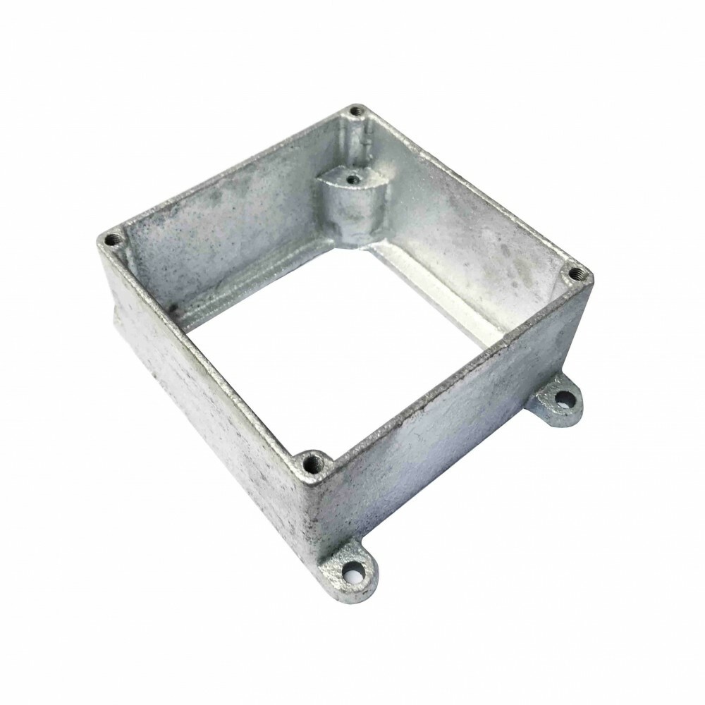 HN008 熱鍍鋅生鐵過路箱（通底外耳）