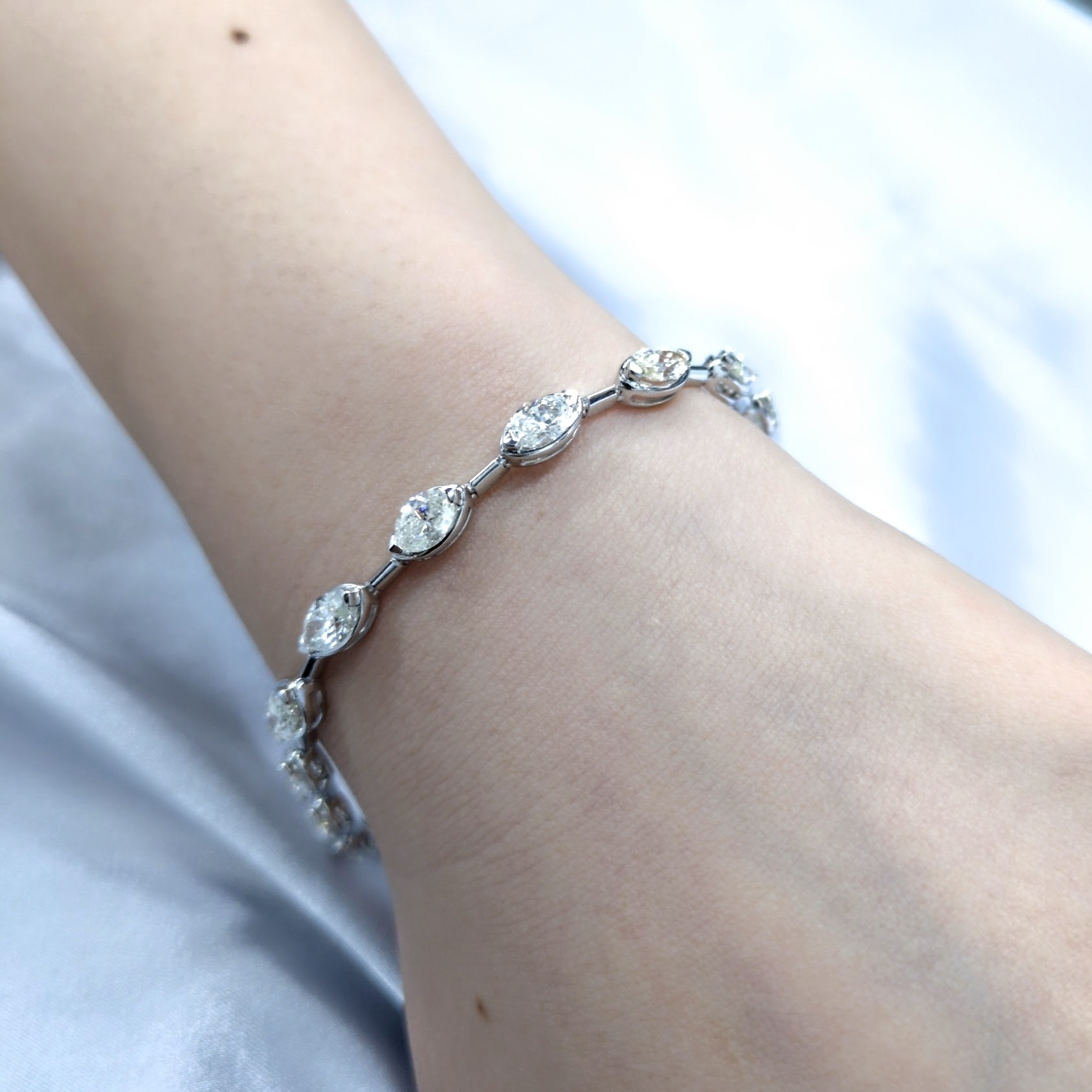 全新18K白金6卡15份欖尖形鑽石手鍊