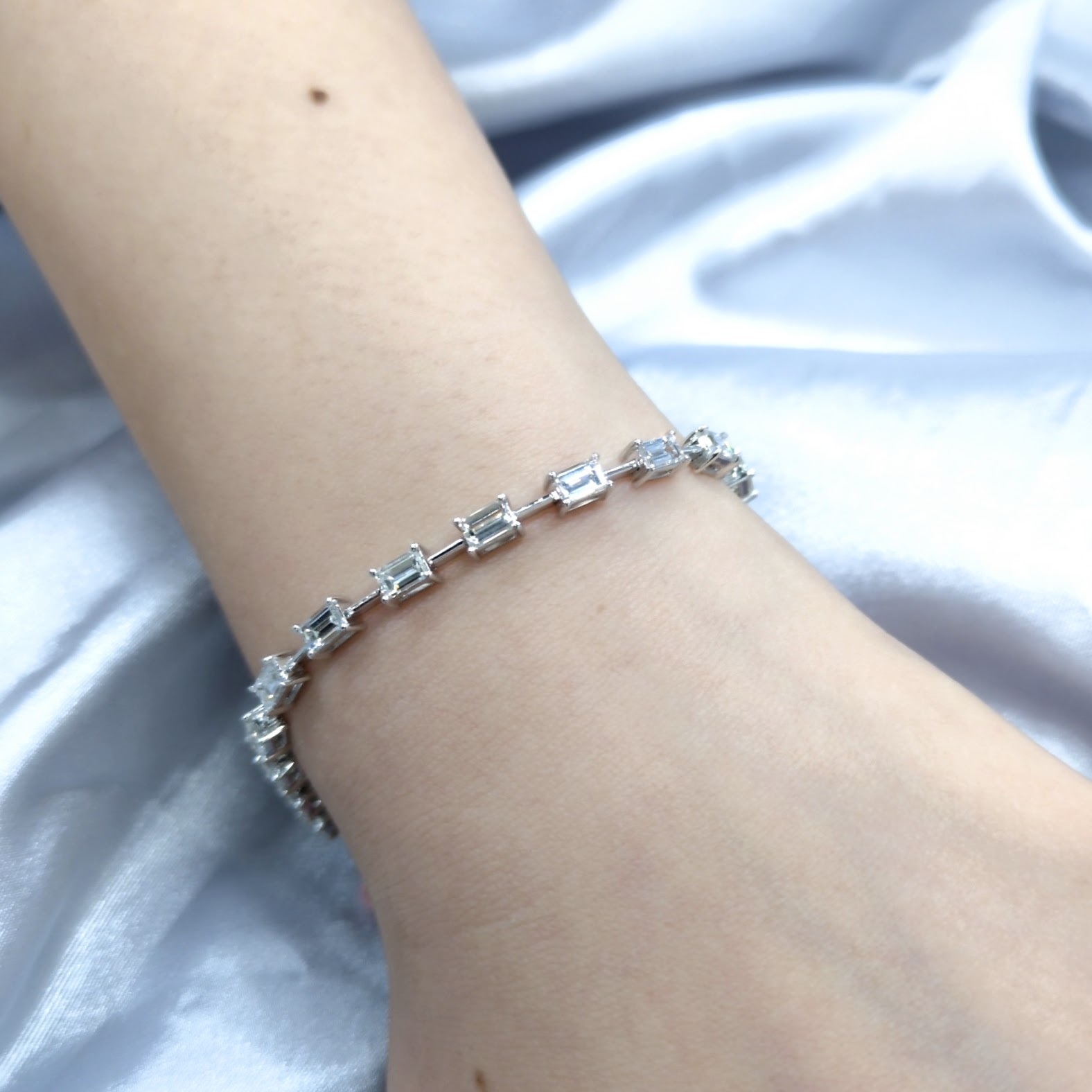 全新18K白金4卡7份方形鑽石手鍊