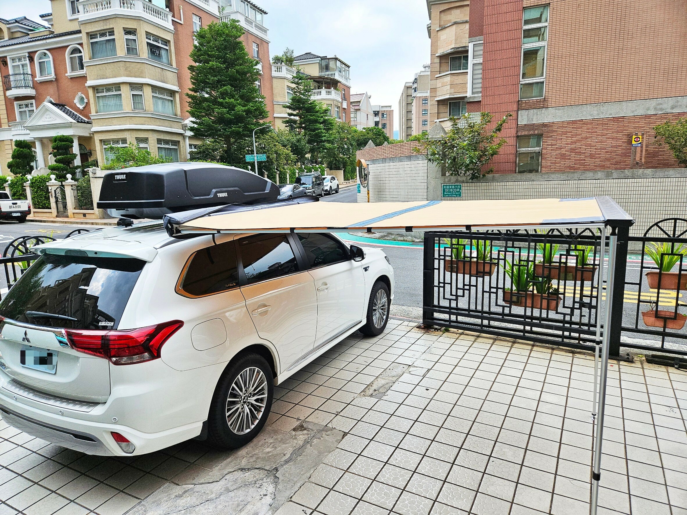 ARB車邊帳-200 + OUTLANDER +Thule Force行李箱