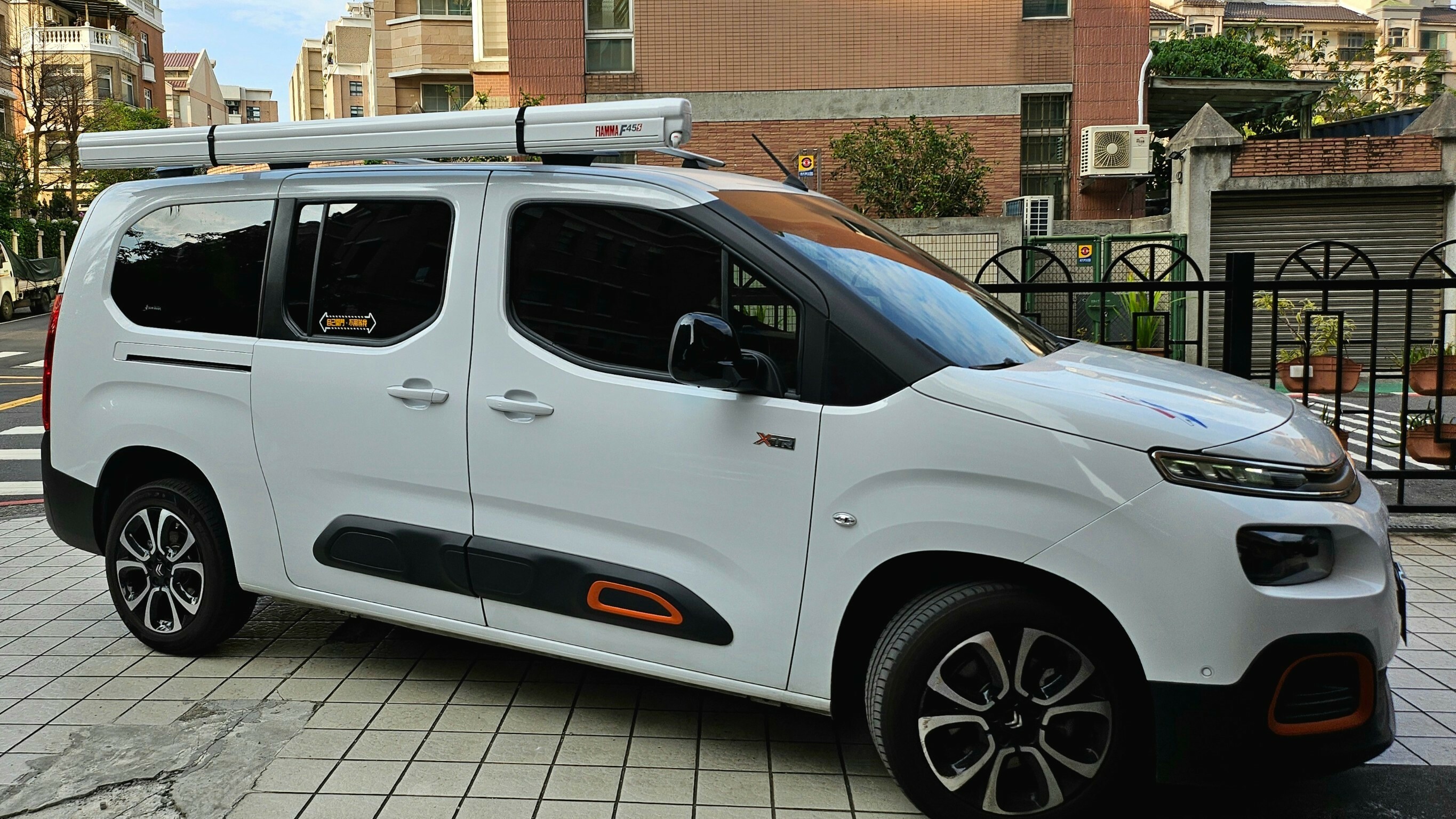 車邊帳 FIAMMA F45S 260 白 + BERLINGO 布丁狗