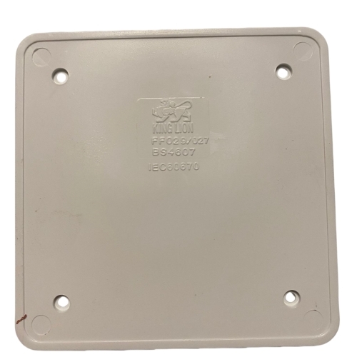 K110  "King lion"膠暗箱蓋