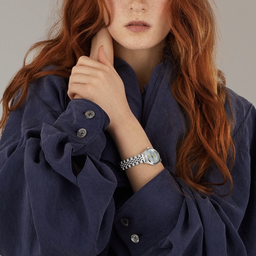 VIVIENNE WESTWOOD 手錶 29mm 腕錶 石英機芯 精鋼錶帶 藍色錶盤 3點位凸透鏡小窗