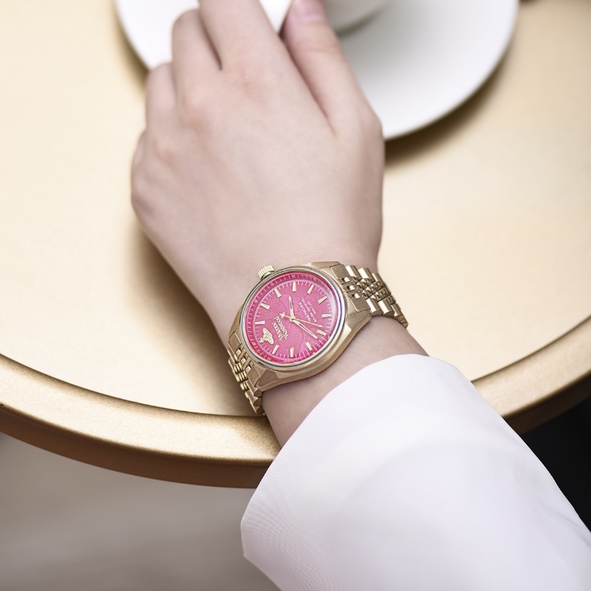 VIVIENNE WESTWOOD 手錶 39mm 腕錶 石英機芯 精鋼錶帶 粉色錶盤 女錶 火龍果色玫紅錶盤 經典士星 50米防水