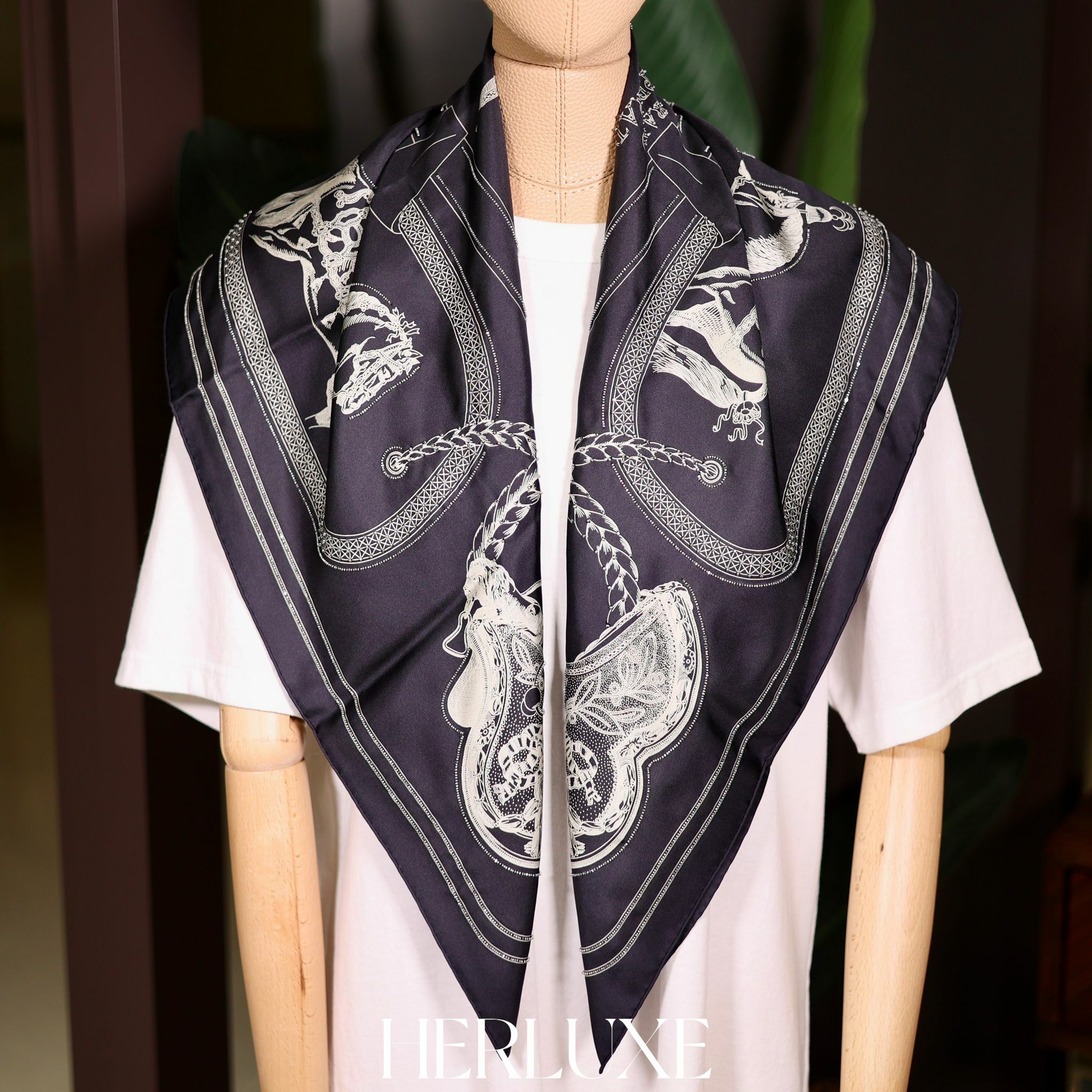 Scarf 100% soie 90 × 90cm brode grand apparat