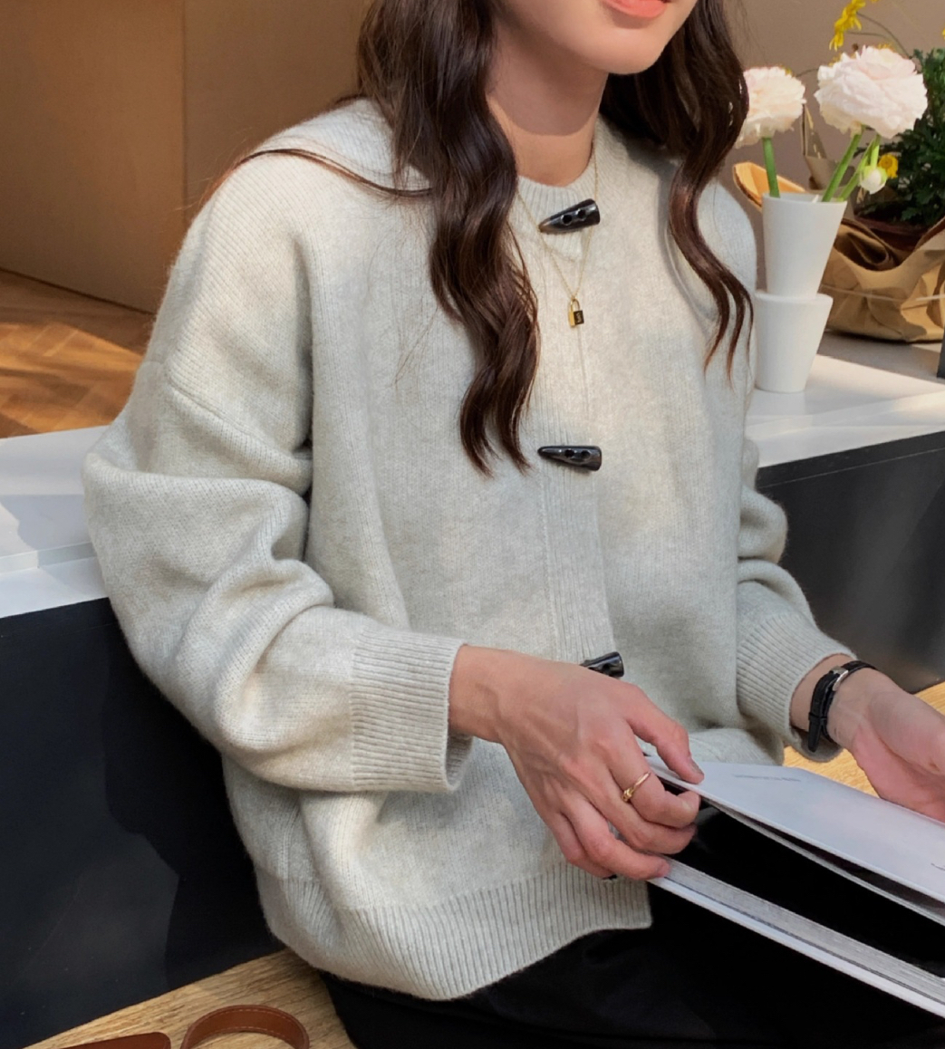 正韓ᴷᴼᴿᴱᴬ 🇰🇷氣質設計感牛角扣針織開衫毛衣外套（四色）