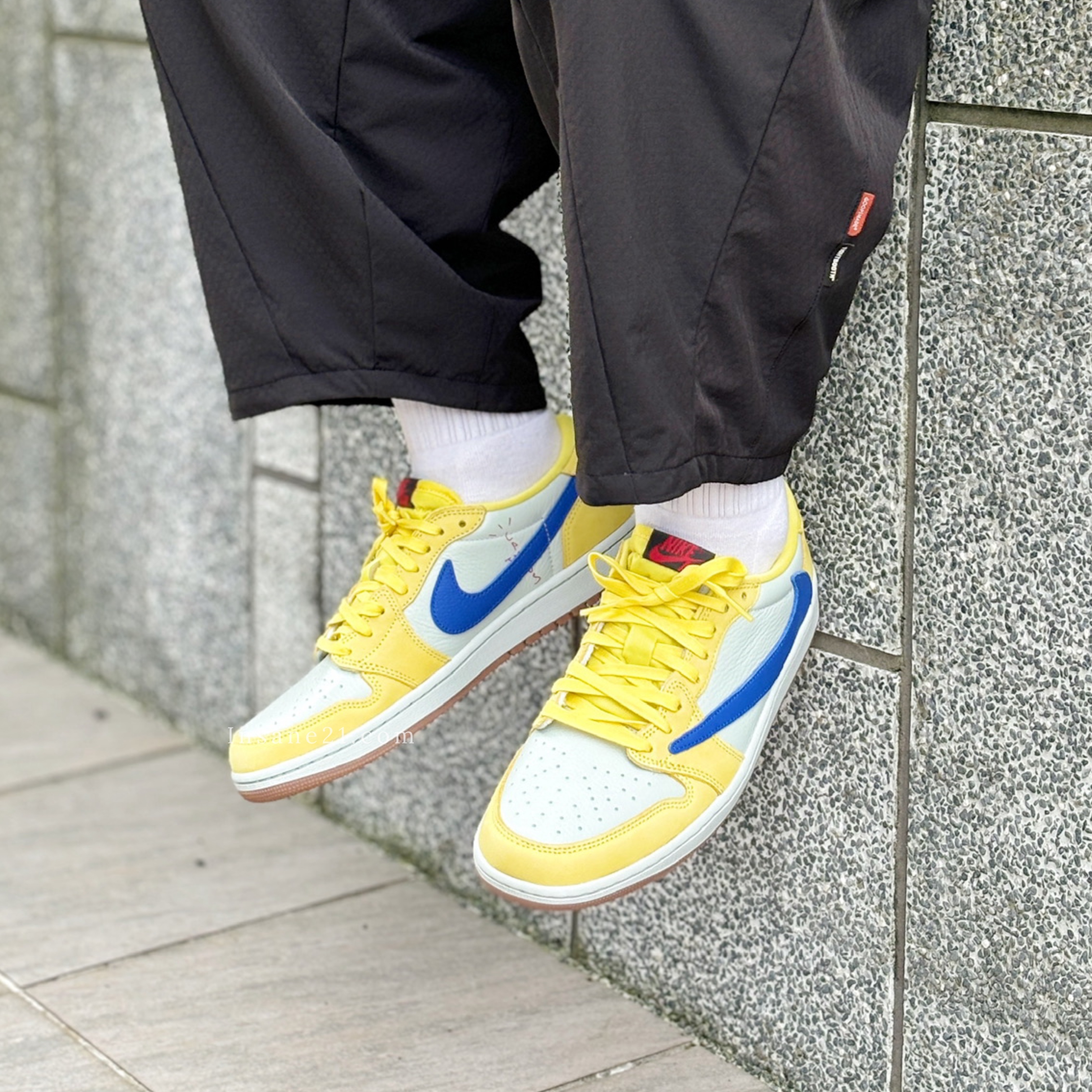 TRAVIS SCOTT x AIR JORDAN 1 藍黃 倒勾 夏日配色 DZ4137-700