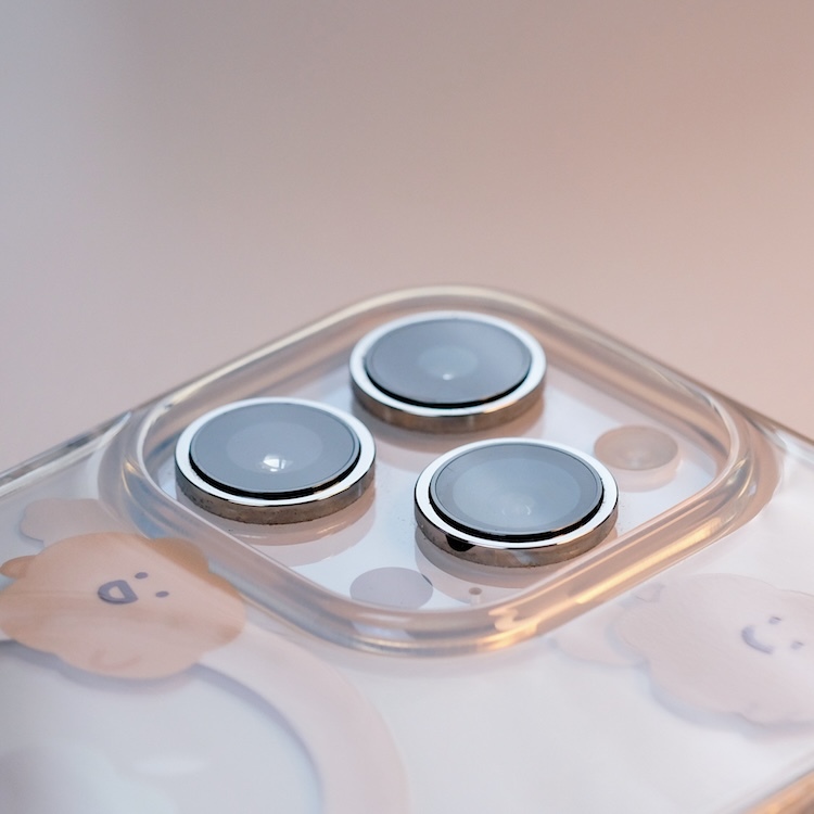 鏡頭框皆為大孔款式，且高於相機鏡頭。