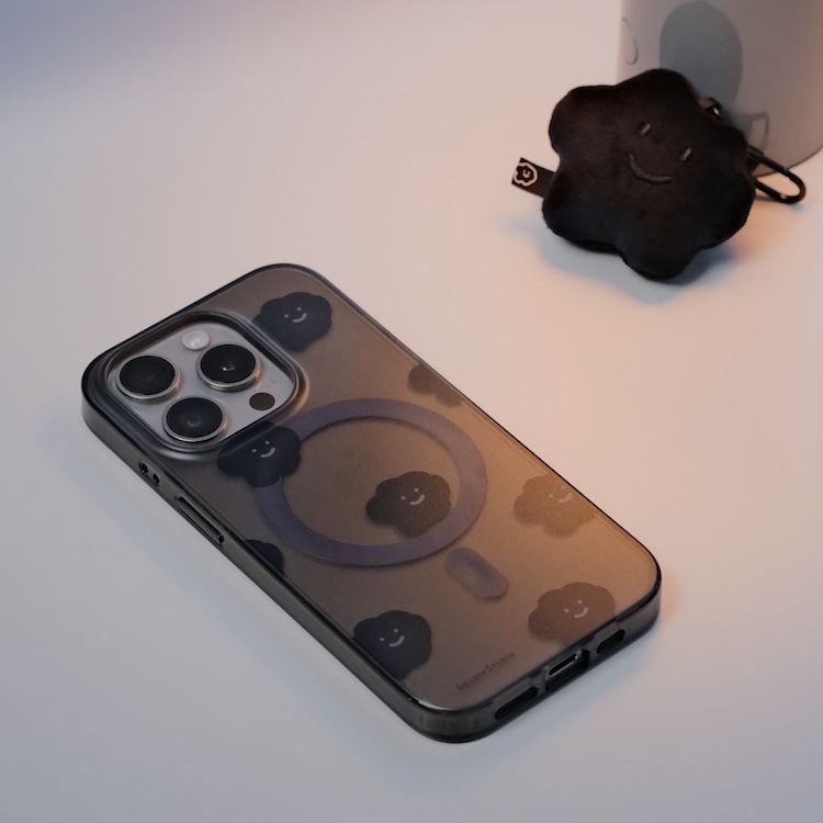 好多 EMO 飄在手機殼上  當這樣狀態出現的時候  永遠別害怕向人求助  勇敢擁抱自己的黑暗面吧 !