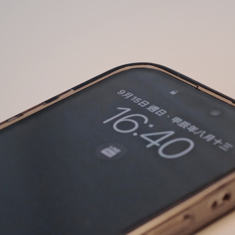 也可搭配 Emo 磁吸支架一起使用 !