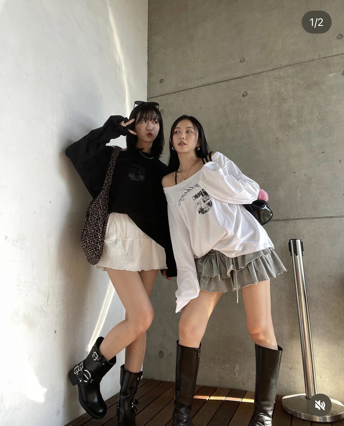 (訂購) 闊領字母OVERSIZE上衣 T1004 (白/黑)