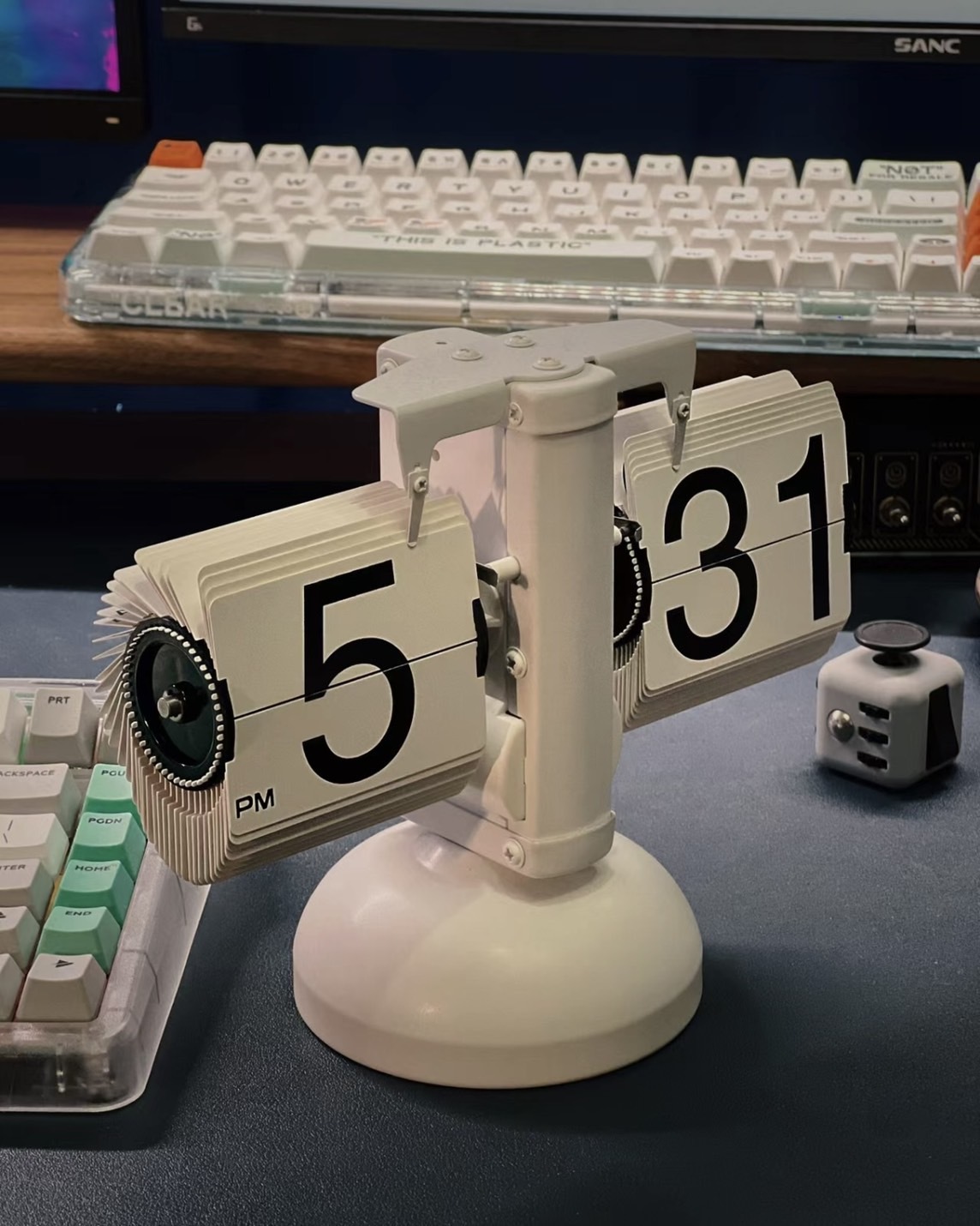 <單件免運>復古高級 自動翻頁機械時鐘