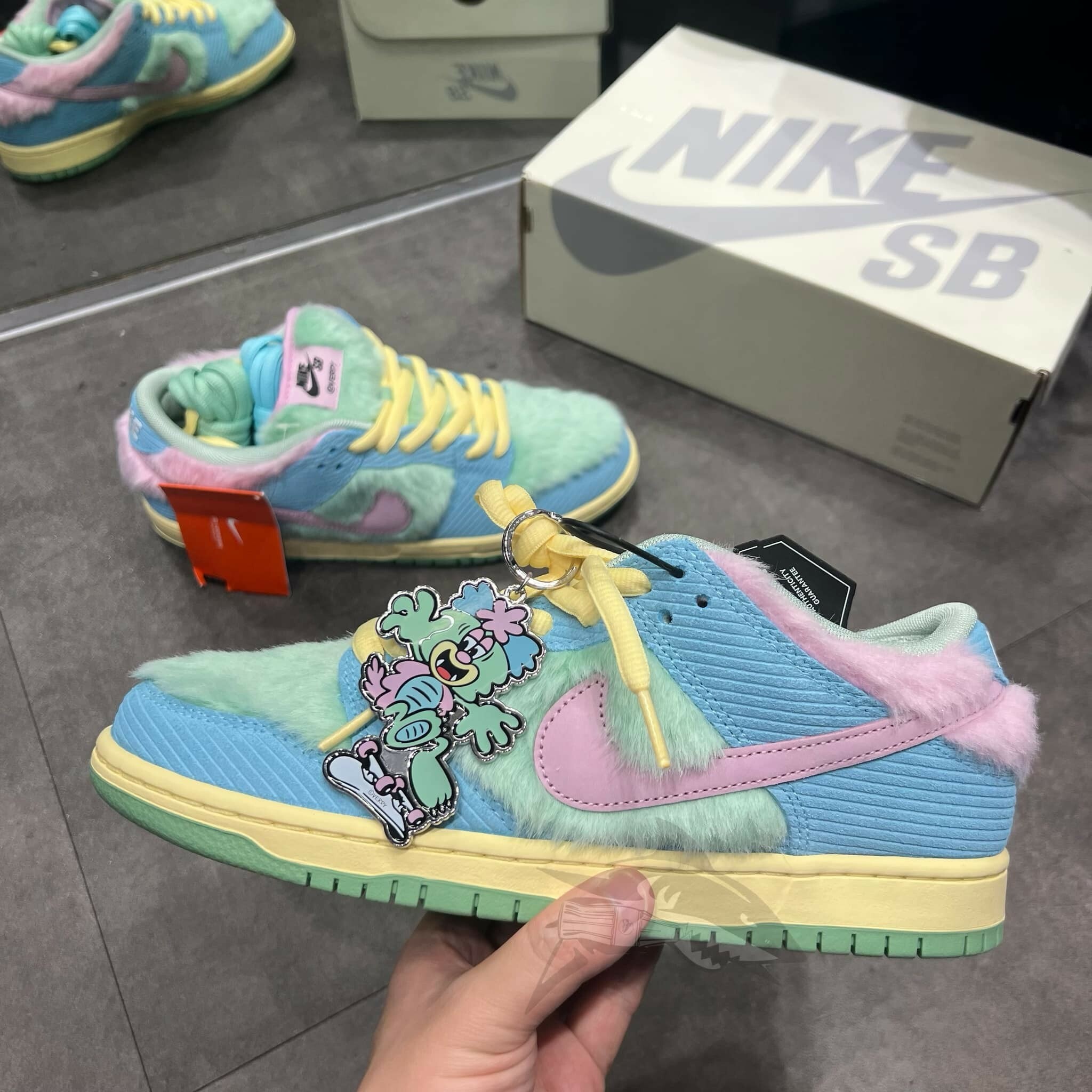 Nike SB Dunk Low Pro X VERDY "Blue Gaze and Enamel Green" 聯名 絨毛 FN6040-400