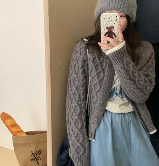 ᴷᴼᴿᴱᴬ 正韓🇰🇷軟糯糯復古麻花針織外套(兩色)