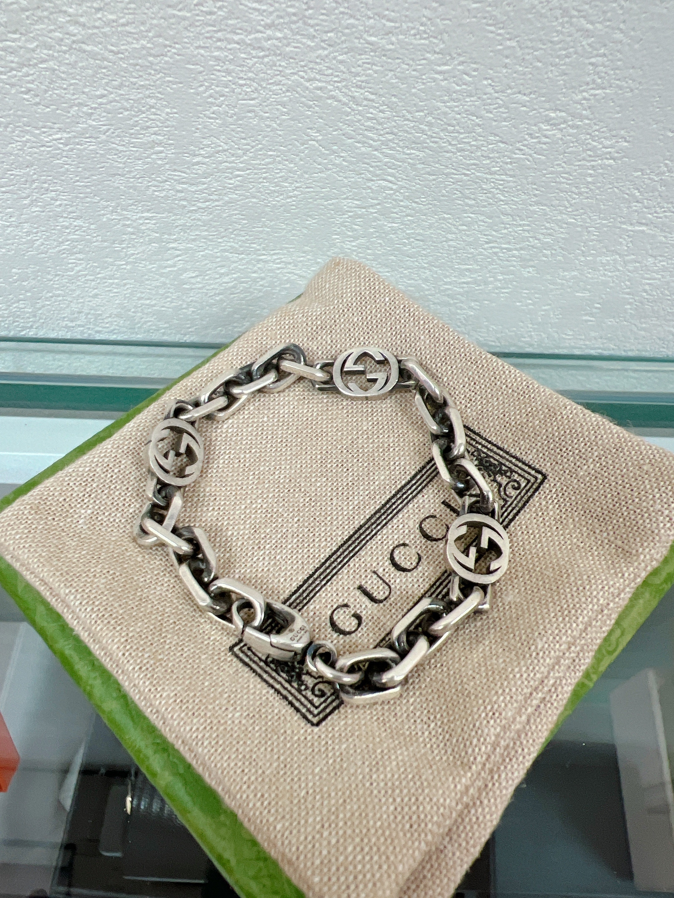 (size 16) Gucci bracelet silver interlocking G