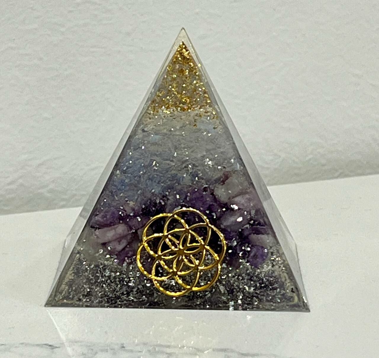 [S] GEMZ & CO CLTF LU LU TONG PYRAMID OF ABUNDANCE AMETHYST/OPAL DISPLAY, Z97 (Z97)