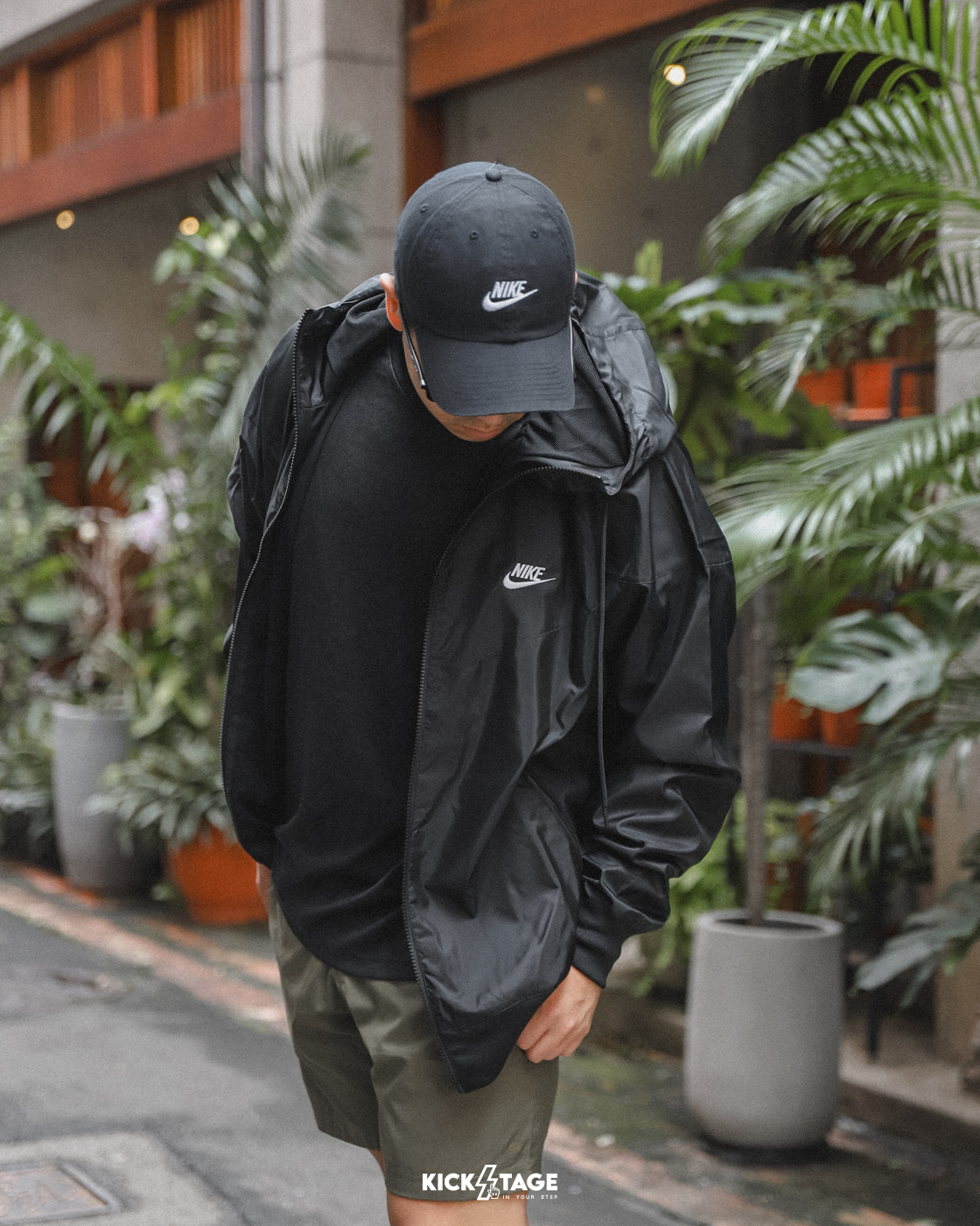 [特價售出無退換] 男款 NIKE SPORTSWEAR WINDRUNNER 黑色 白色 刺繡小LOGO 連帽 輕量 防風 風衣外套【DA0002】NKTF 25SALE