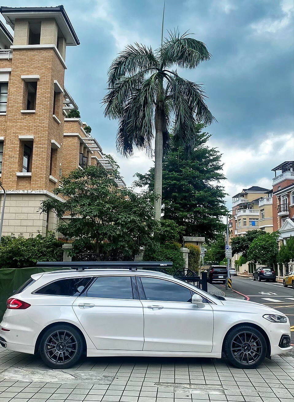 車邊帳 FIAMMA F35 220 (Ford -Mondeo Wagon 旅行車)