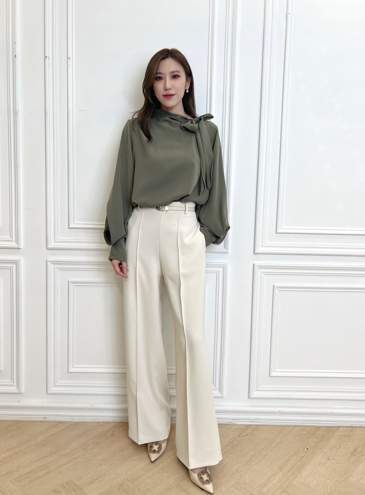 側扭結長領巾澎袖上衣