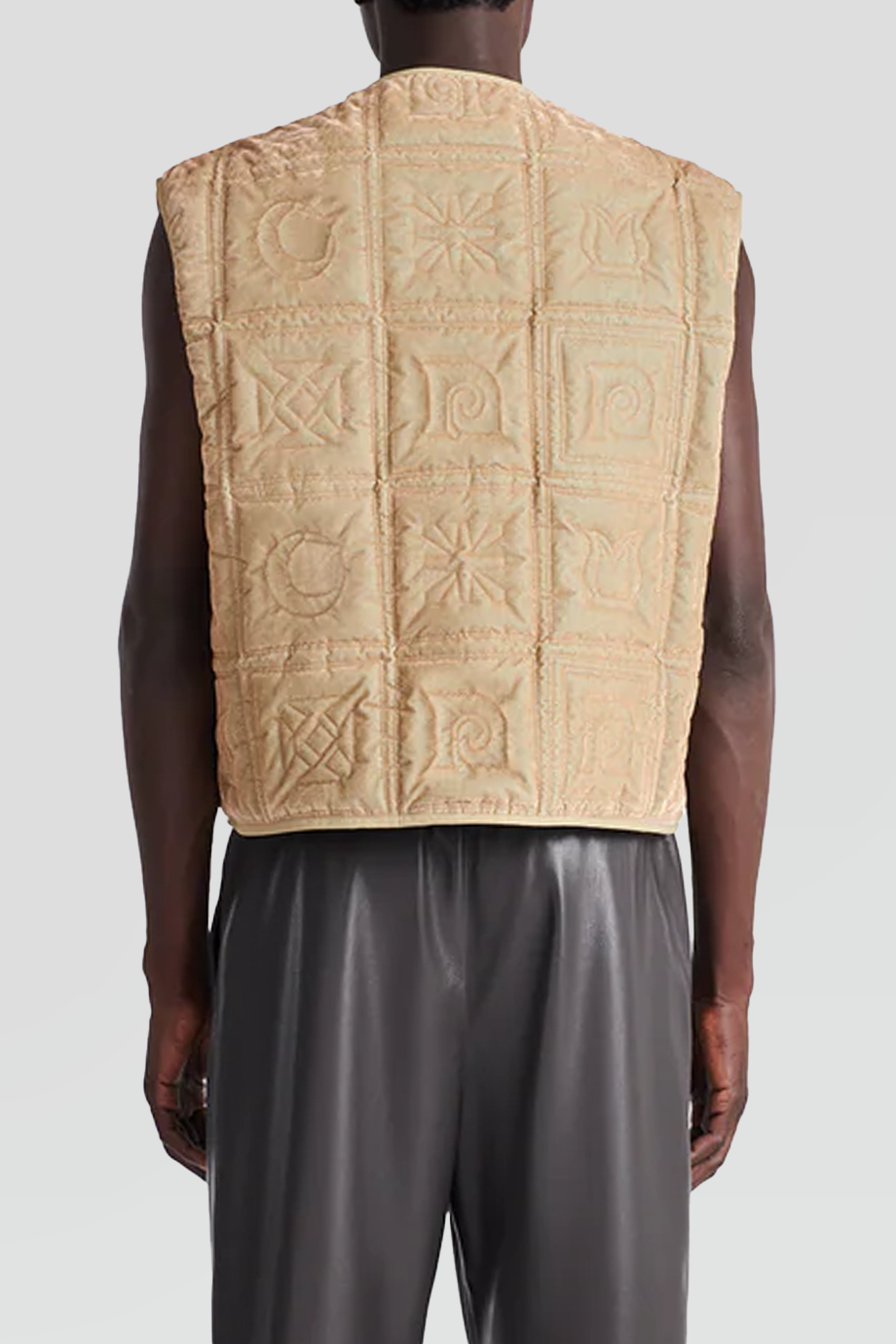 Nanushka｜ELVIO 絎縫圖騰天鵝絨馬甲背心