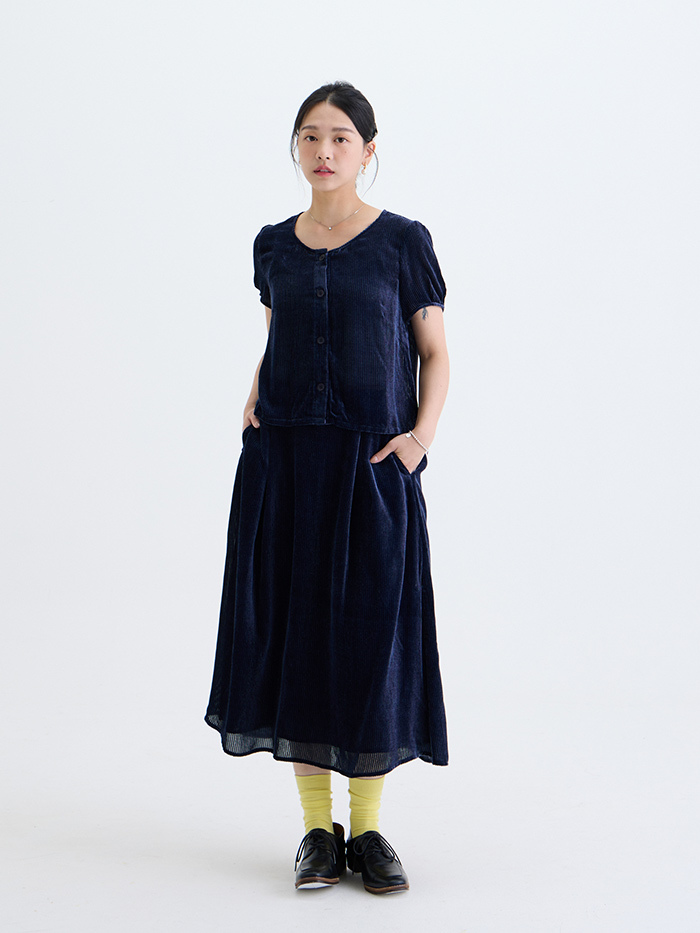 奧德莉絨U領開襟上衣-呢喃