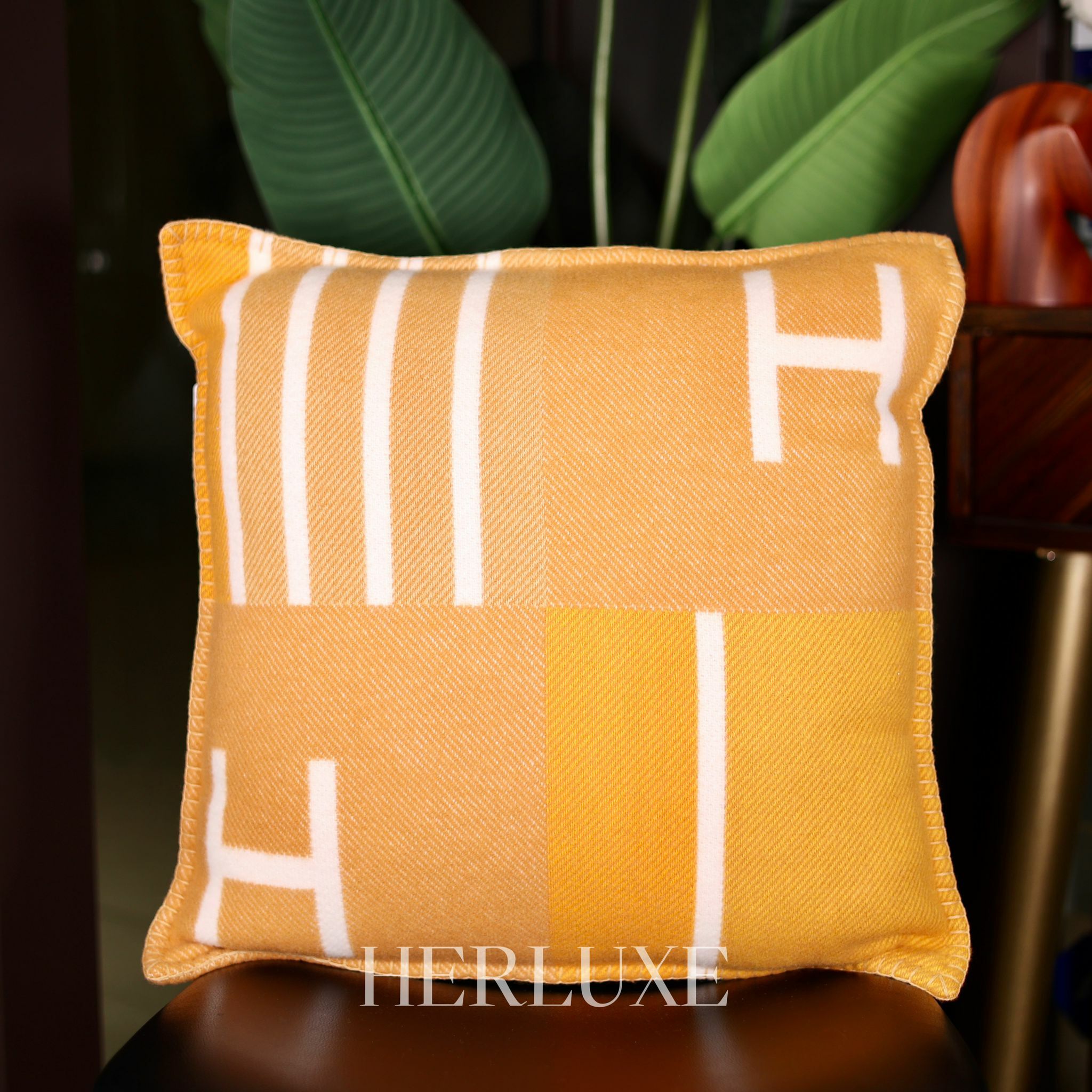 Cushion orange