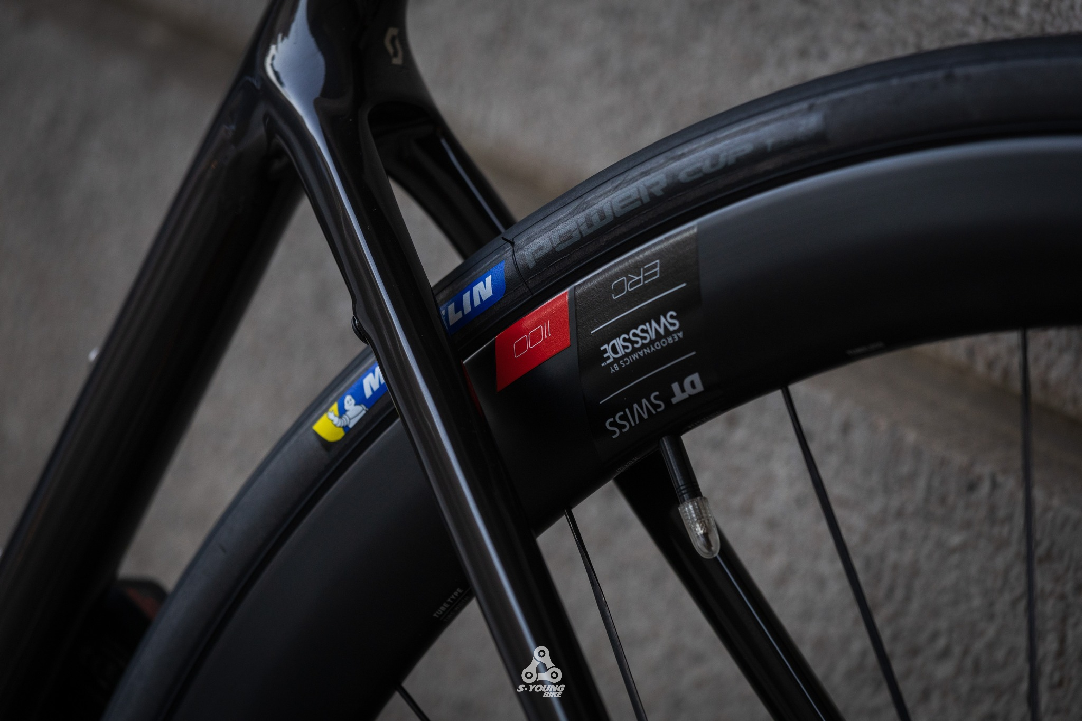 【Michelin】Power Cup 公路車有內胎OPEN外胎 - 黑邊 / 膚邊 （此款需裝內胎）