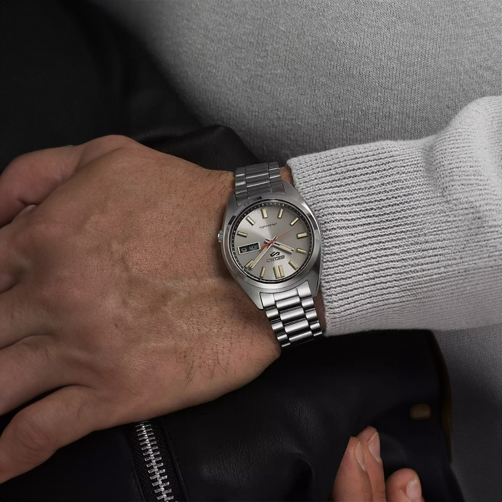 萬年鐘錶 - SEIKO  5 Sports  機械水鬼  SNXS懷舊復古經典小錶徑象牙白機械男錶  SRPK91K1 / 4R36-15M0N 錶徑37.4MM