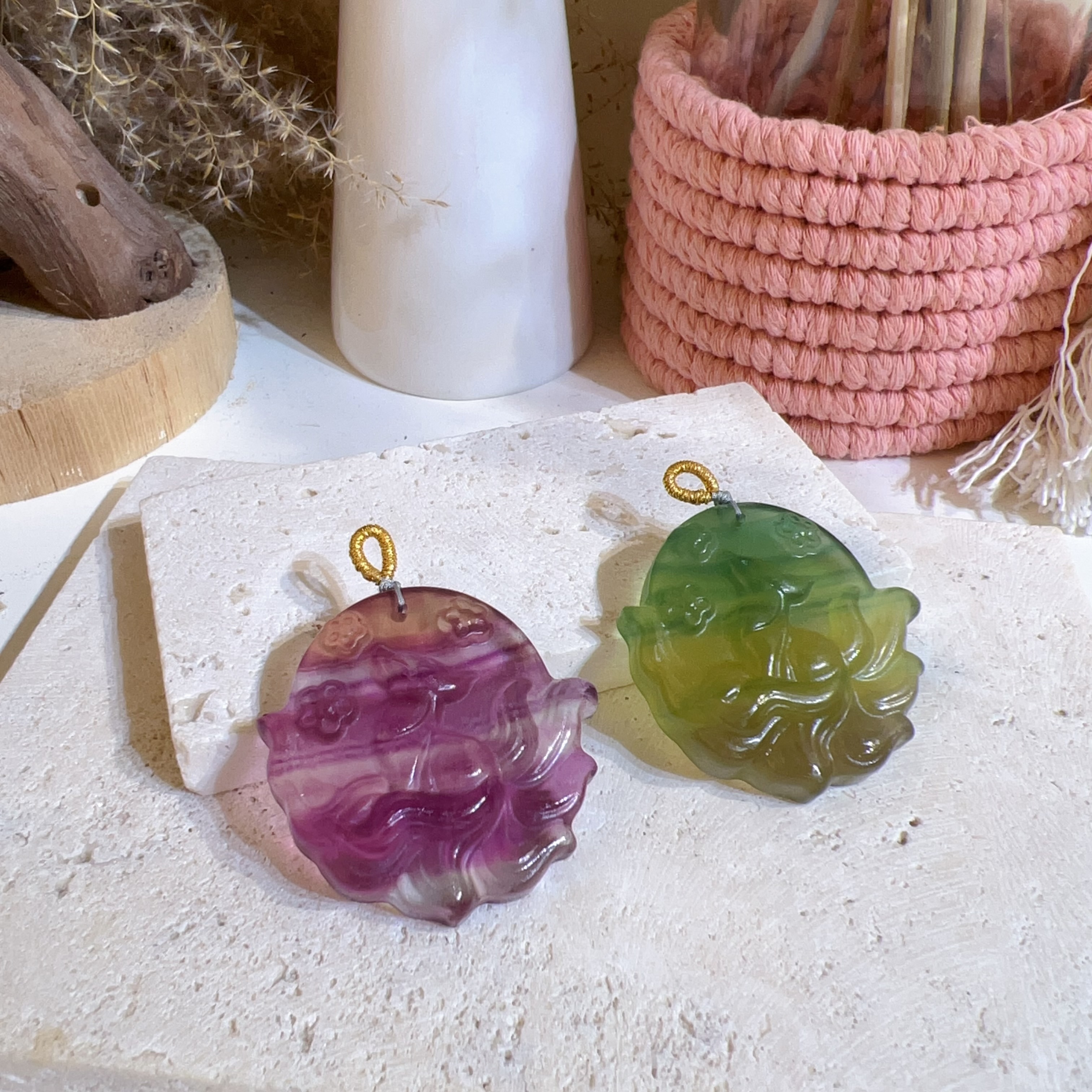 瑩石花花望月九尾狐吊墜